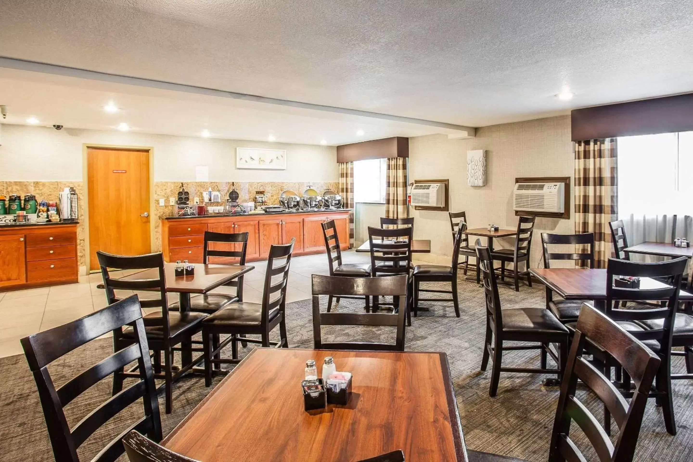 Restaurant/Places to Eat in Clarion Inn Renton-Seattle