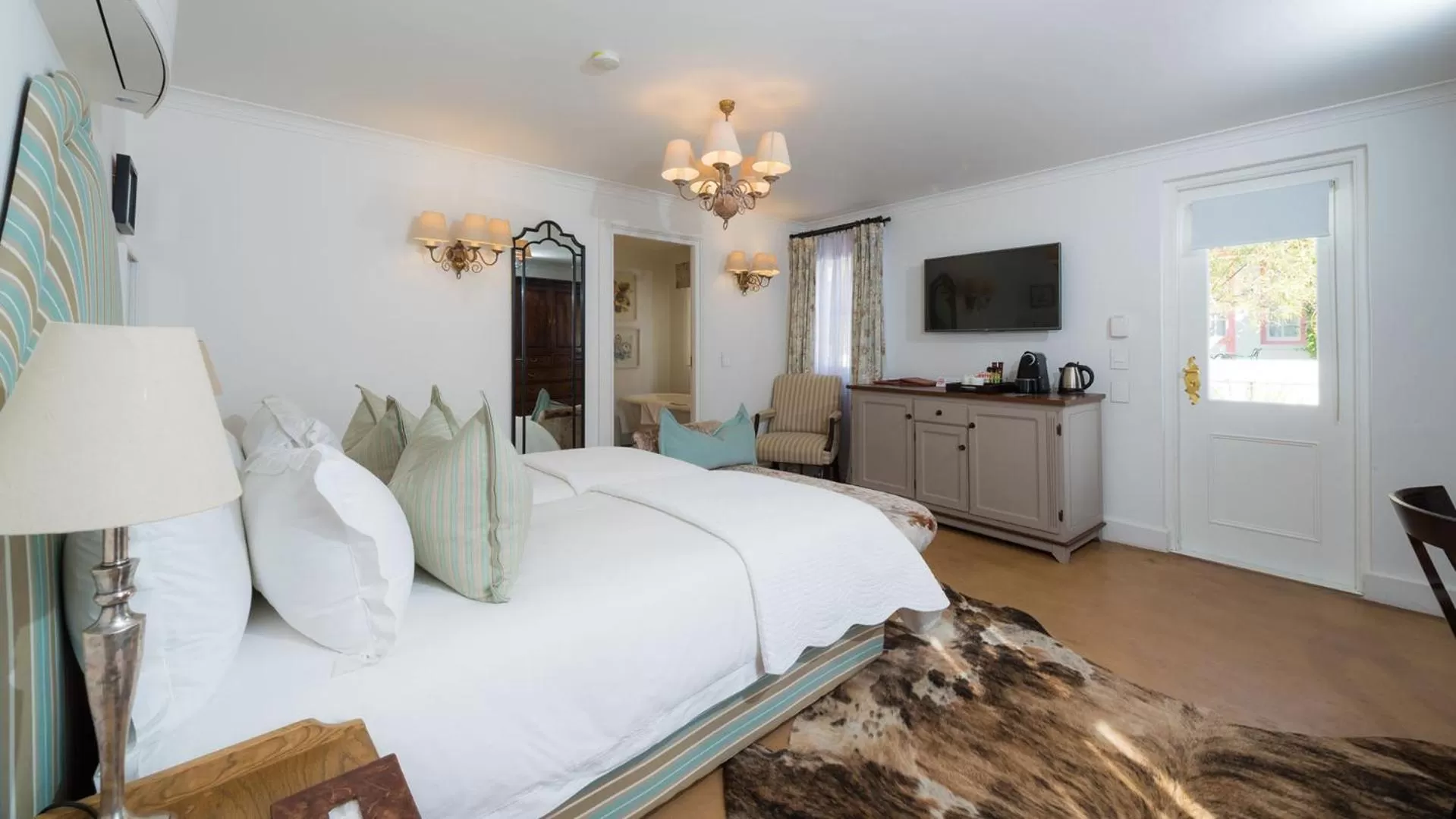 Bed in Drostdy Hotel