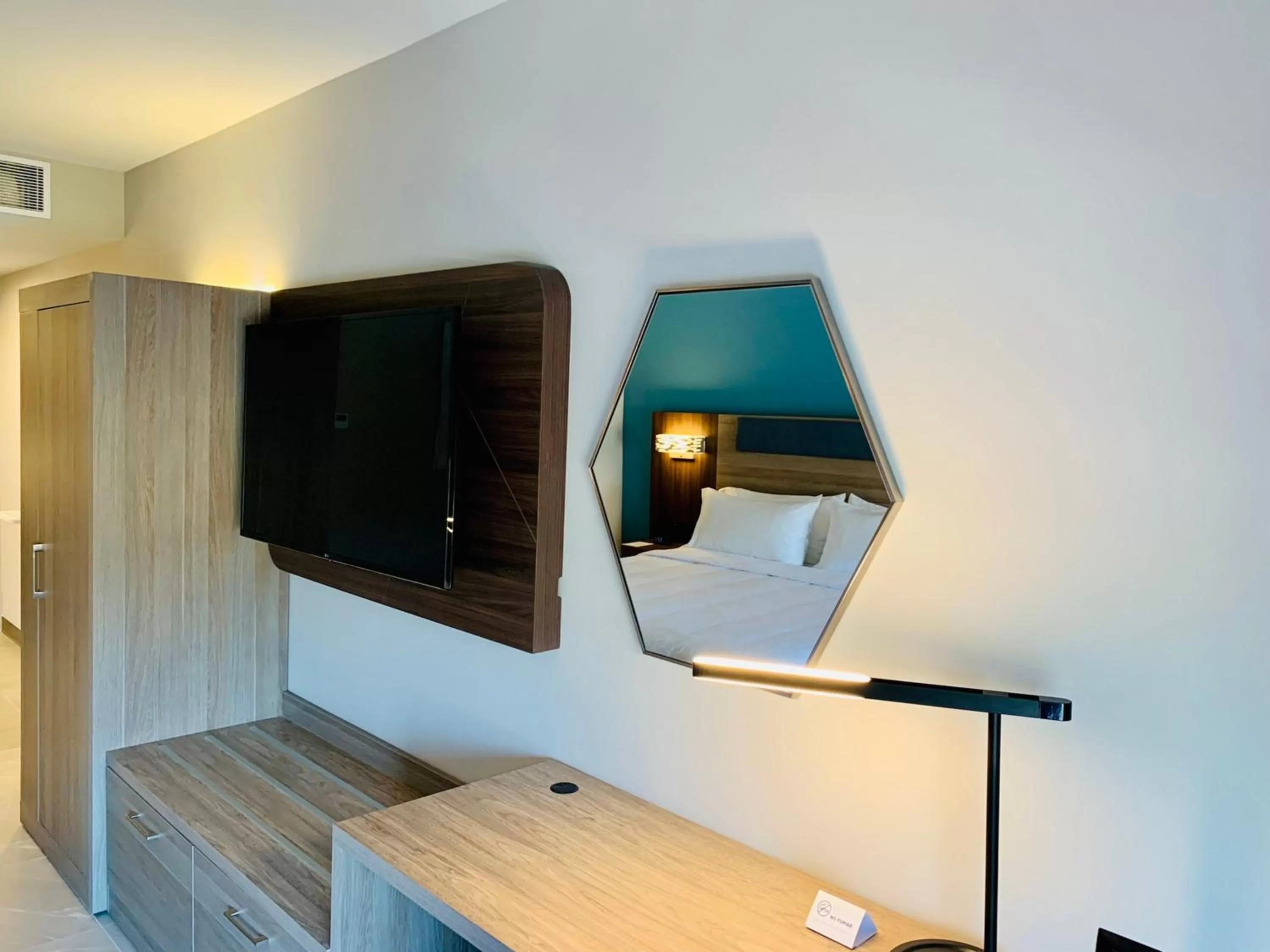 Photo of the whole room in Holiday Inn Express - Guadalajara Vallarta Poniente by IHG