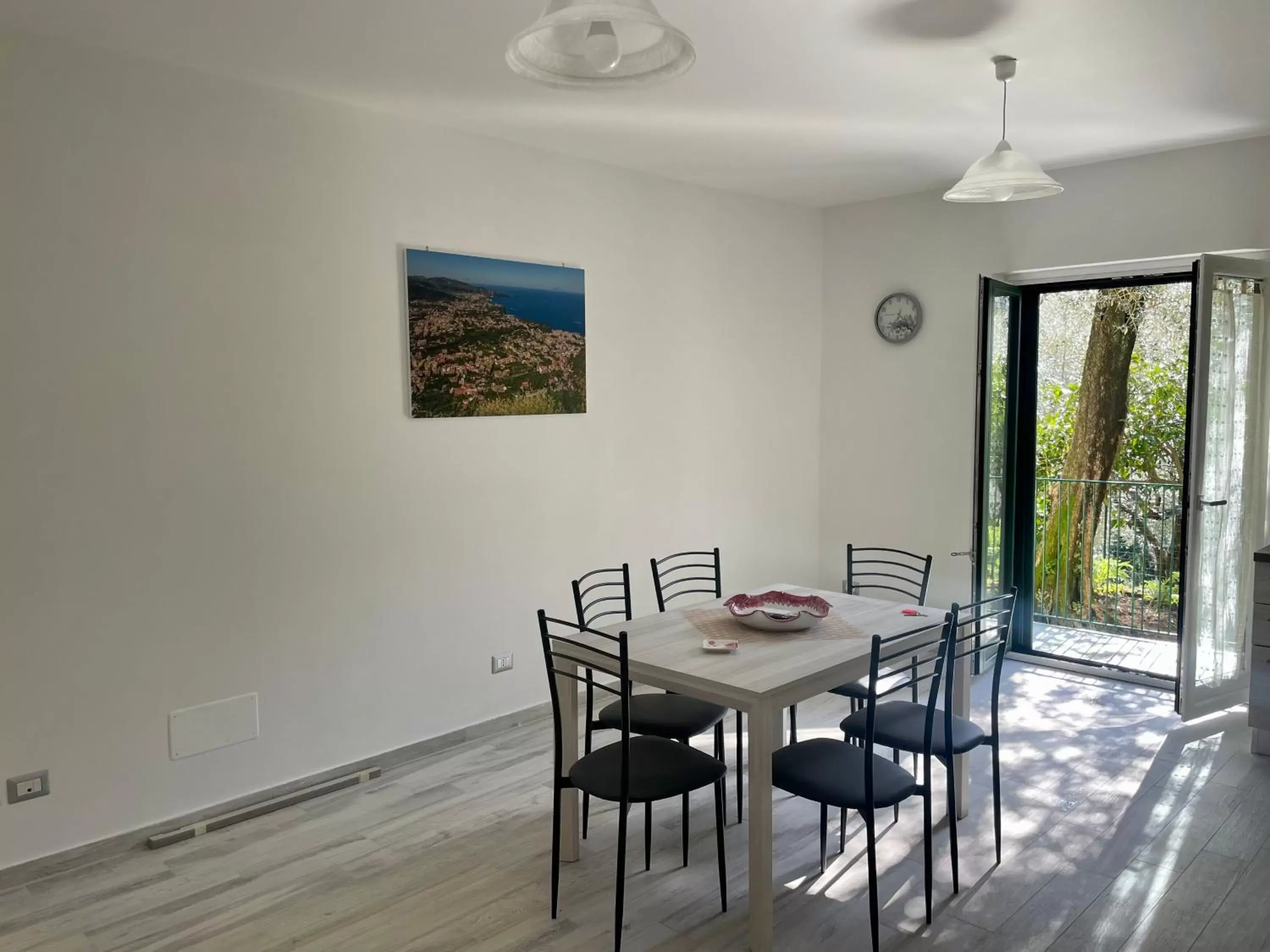 Communal lounge/ TV room, Dining Area in The smile of the sun