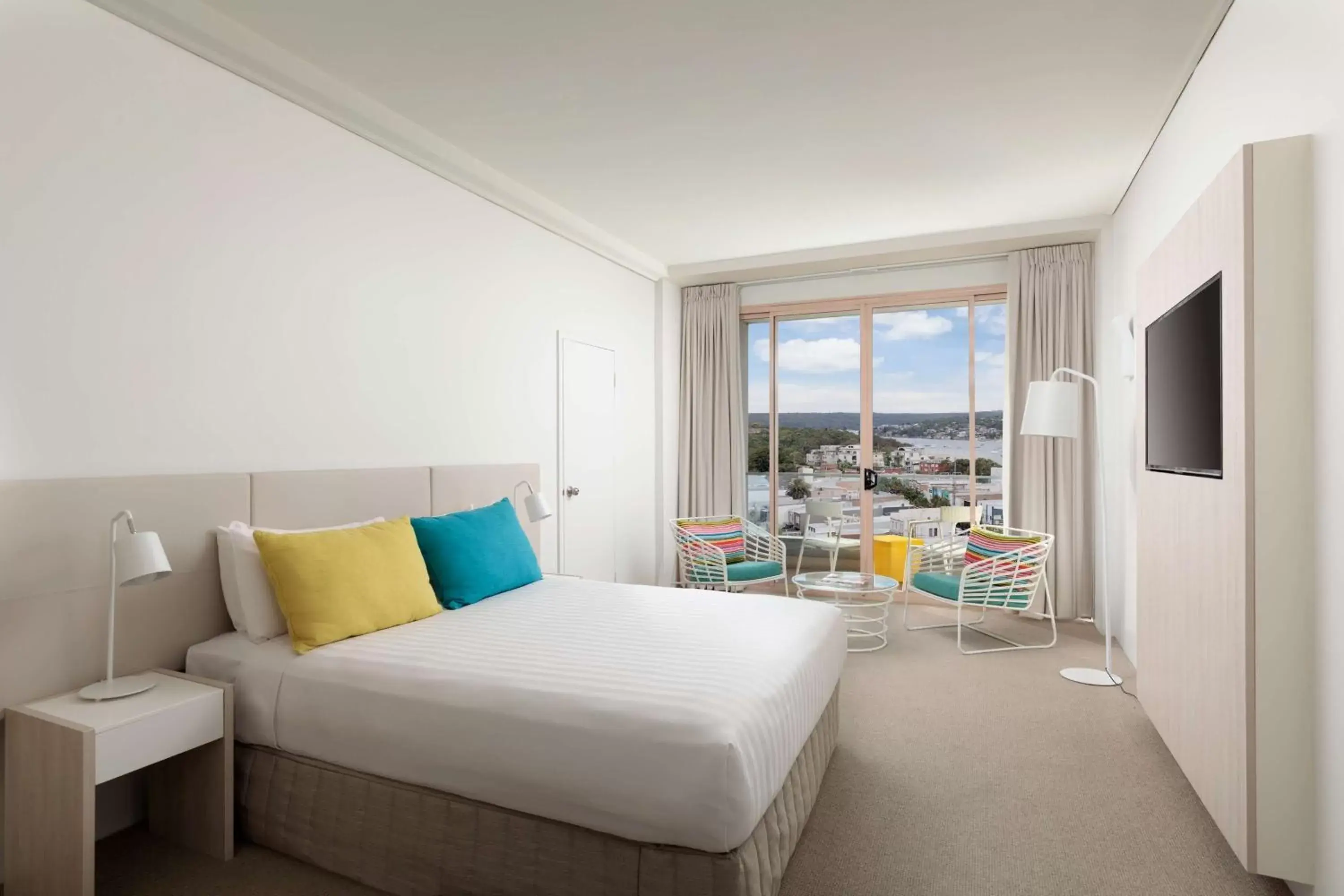 Photo of the whole room in Rydges Cronulla Beachside