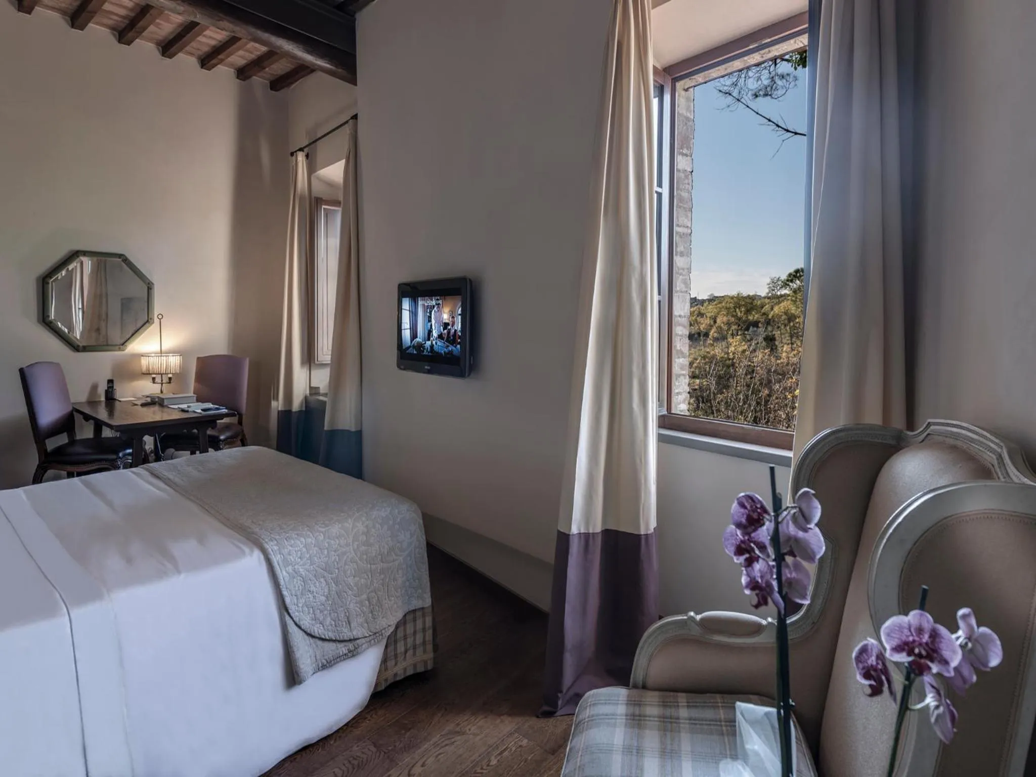 Photo of the whole room, Bed in Castel Monastero - The Leading Hotels of the World