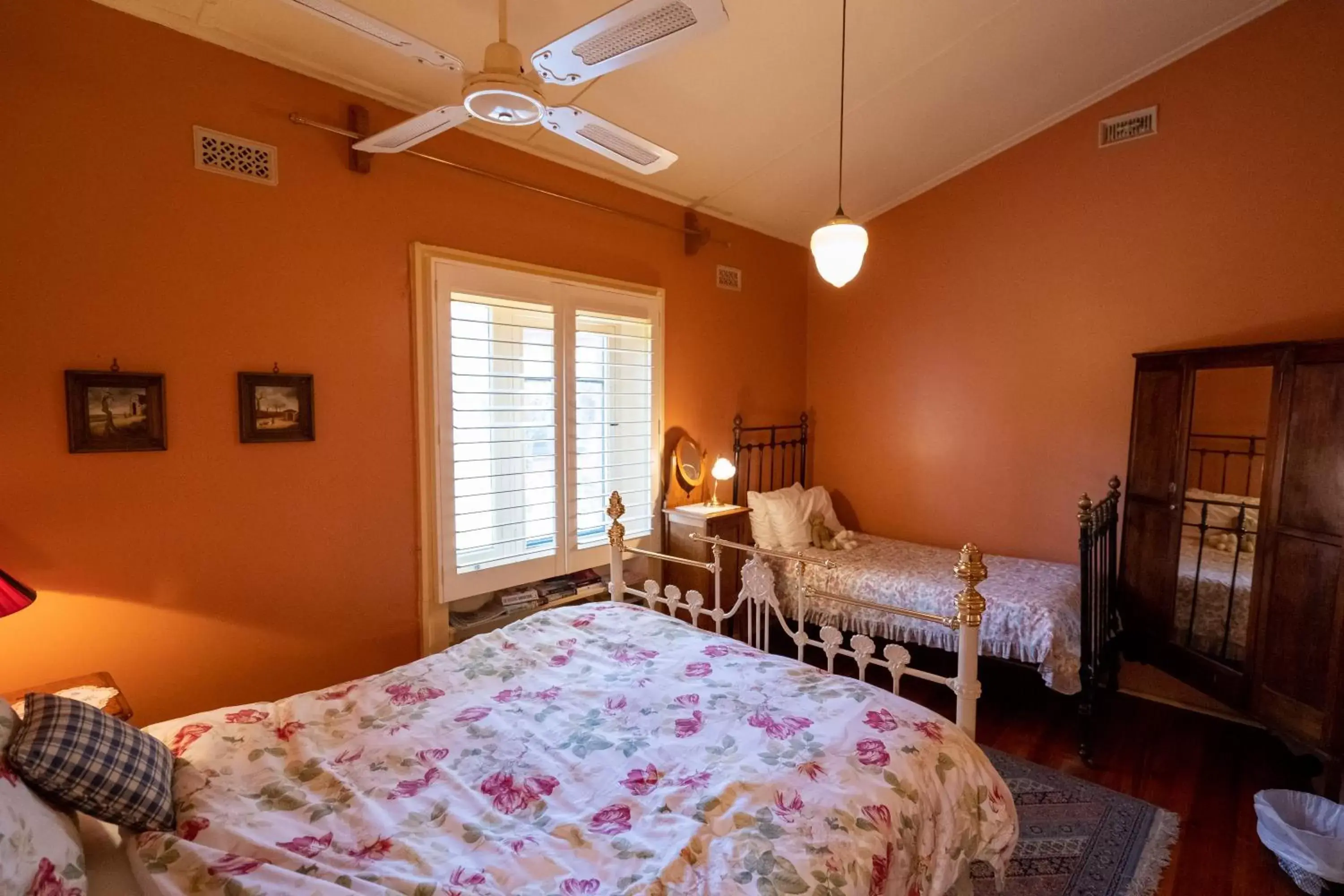 Bedroom, Bed in Buxton Manor