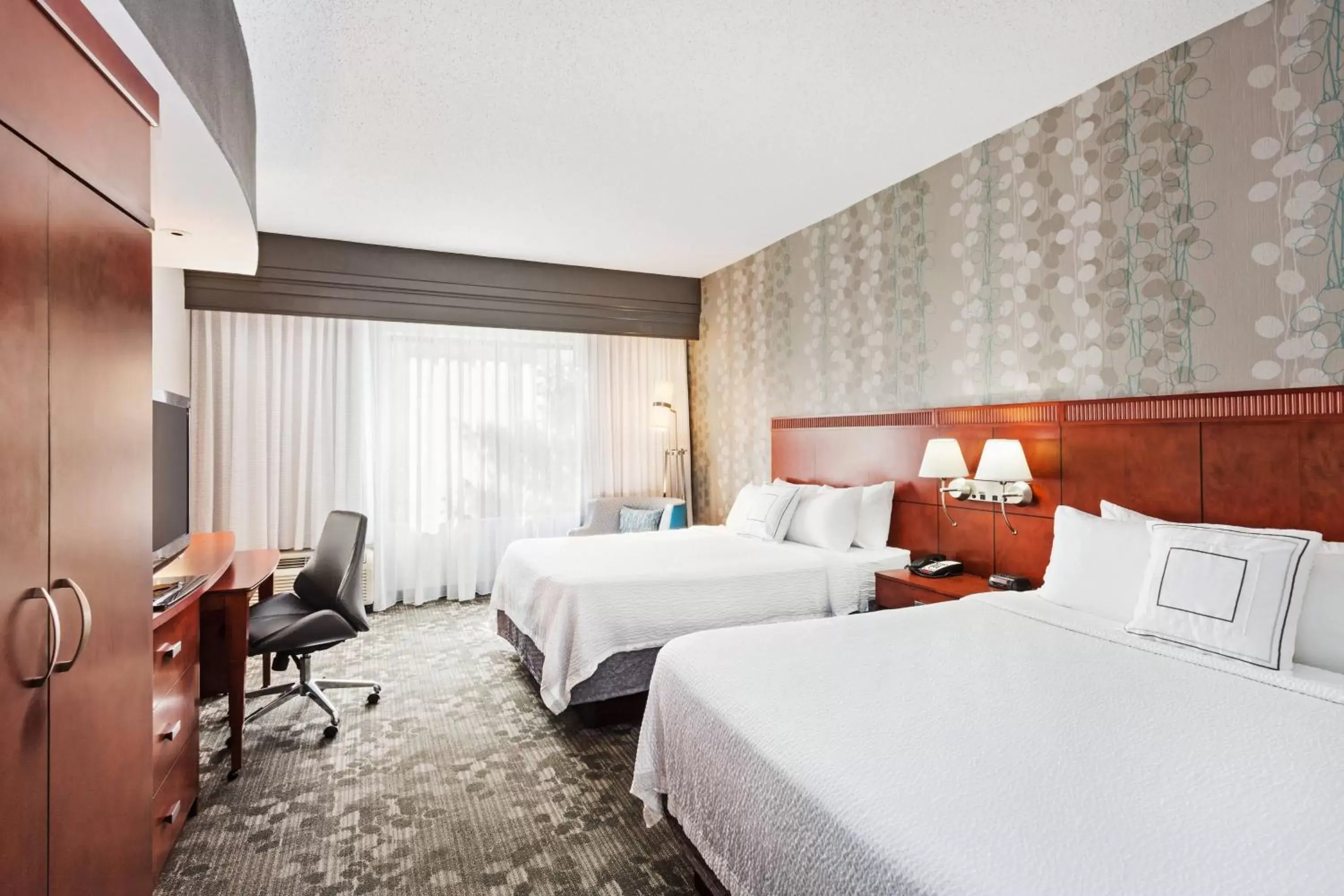 Photo of the whole room, Bed in Courtyard by Marriott Knoxville Airport Alcoa