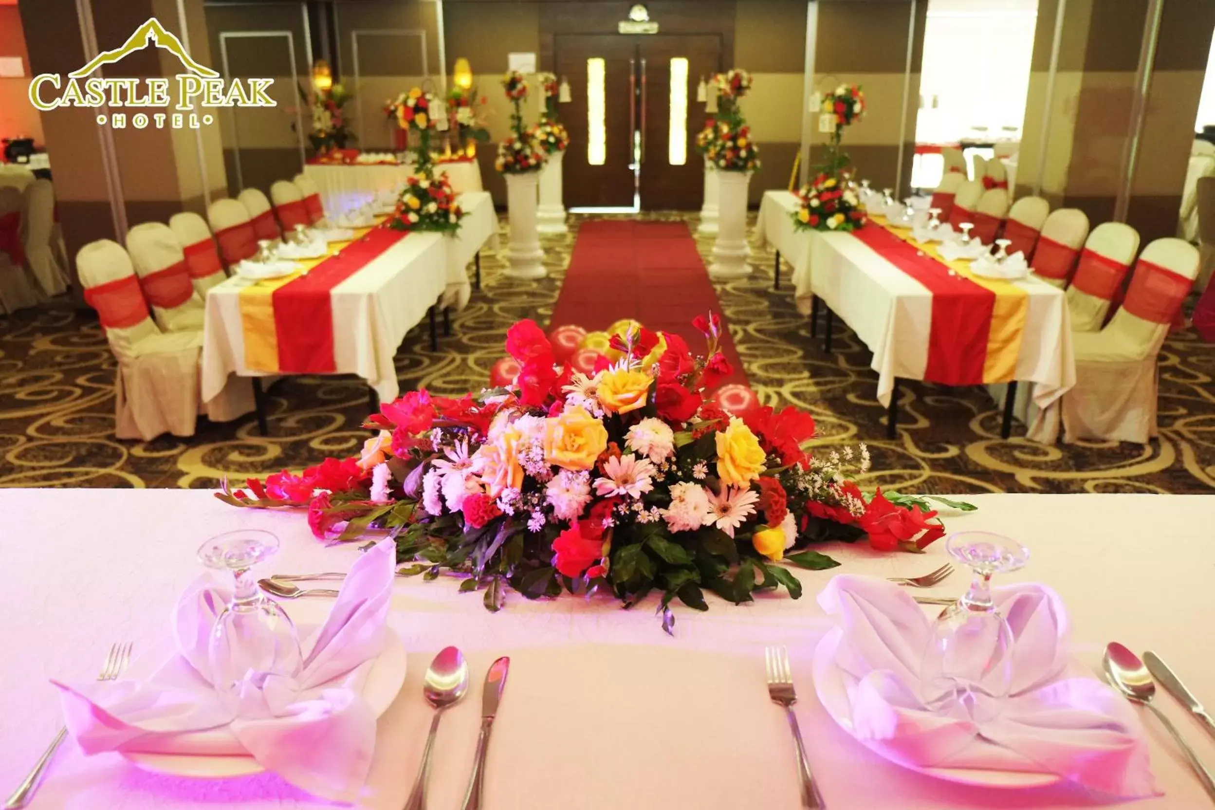 Banquet/Function facilities, Restaurant/Places to Eat in Castle Peak Hotel