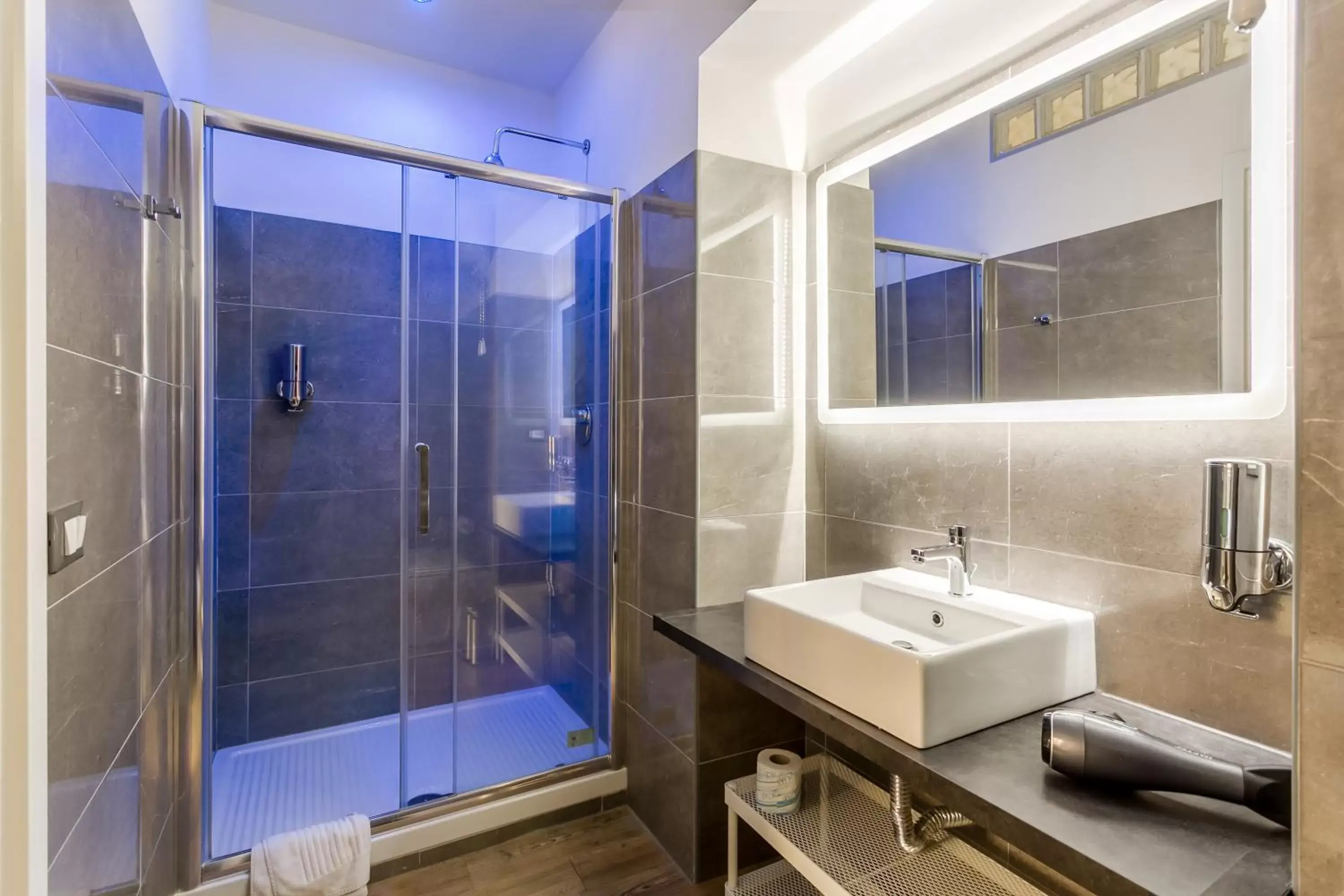 Shower, Bathroom in AmoRoma Suite