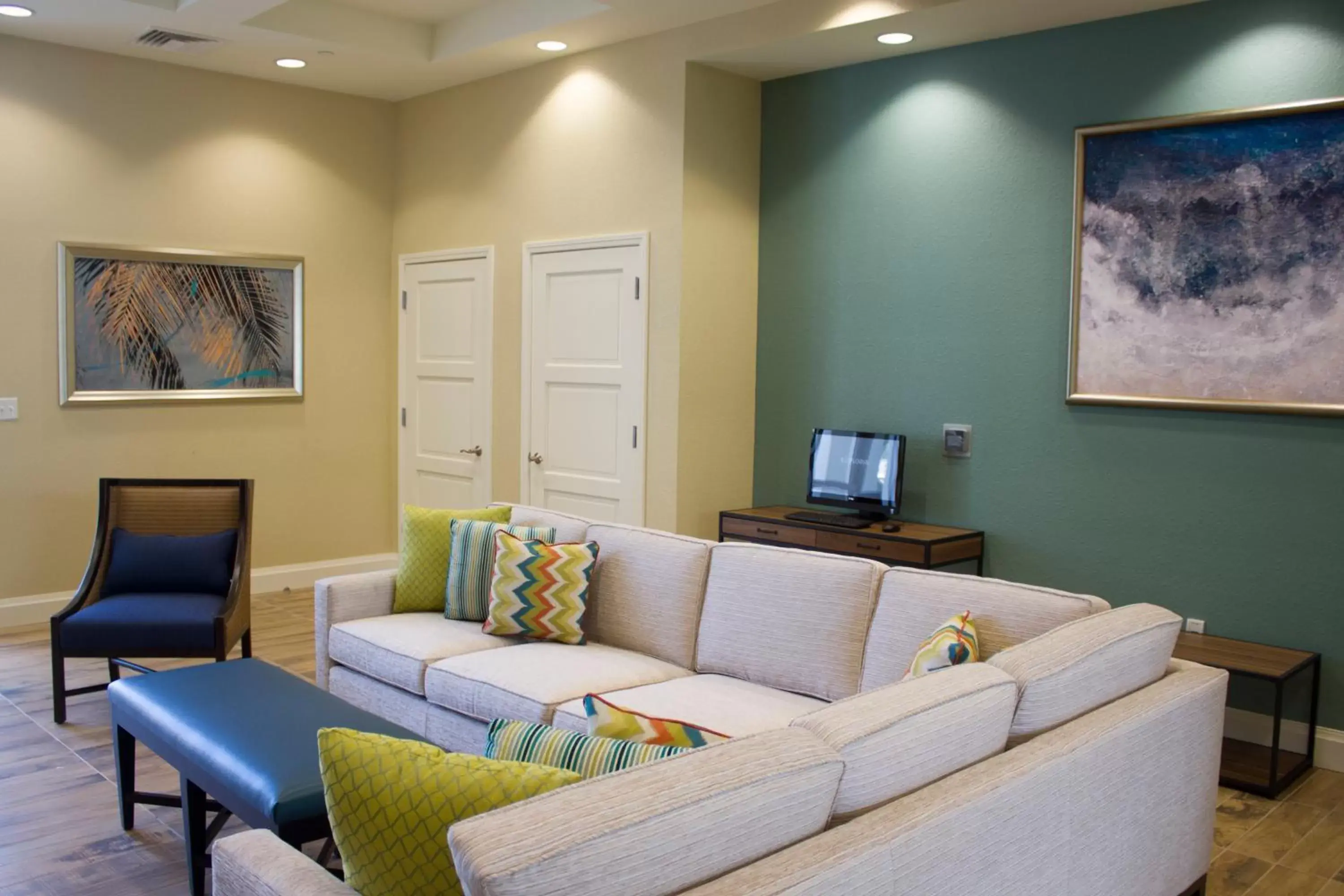 Communal lounge/ TV room, Seating Area in Summer Bay Orlando by Exploria Resorts