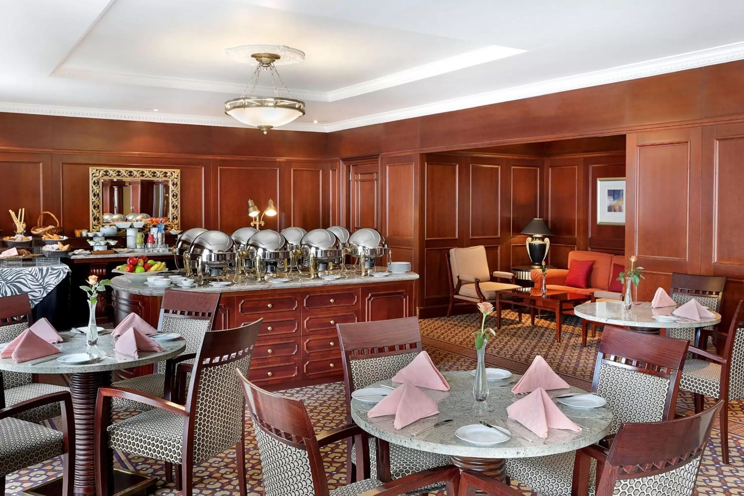 Lounge or bar, Restaurant/Places to Eat in Sheraton Addis, a Luxury Collection Hotel, Addis Ababa