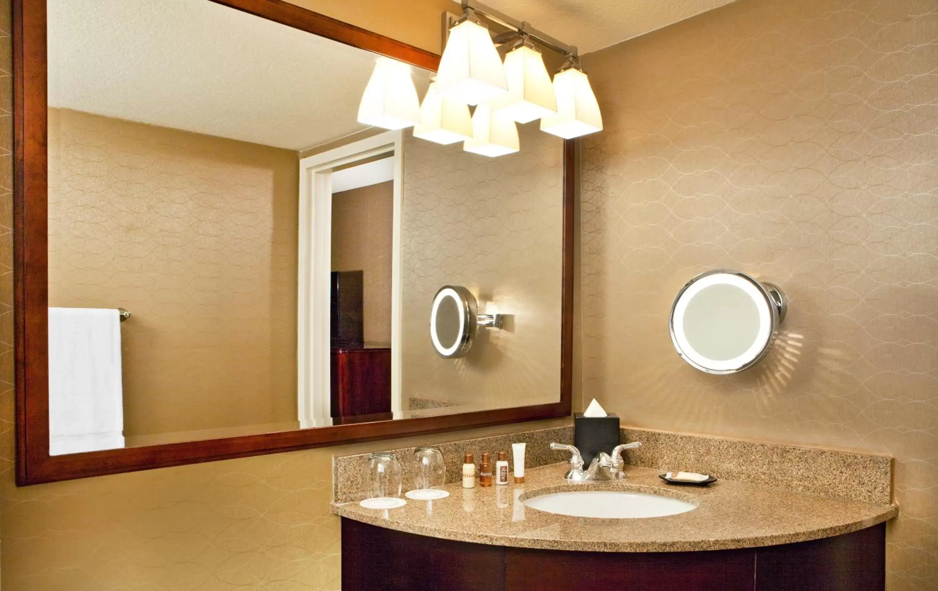 Bathroom in Wyndham Phoenix Airport - Tempe