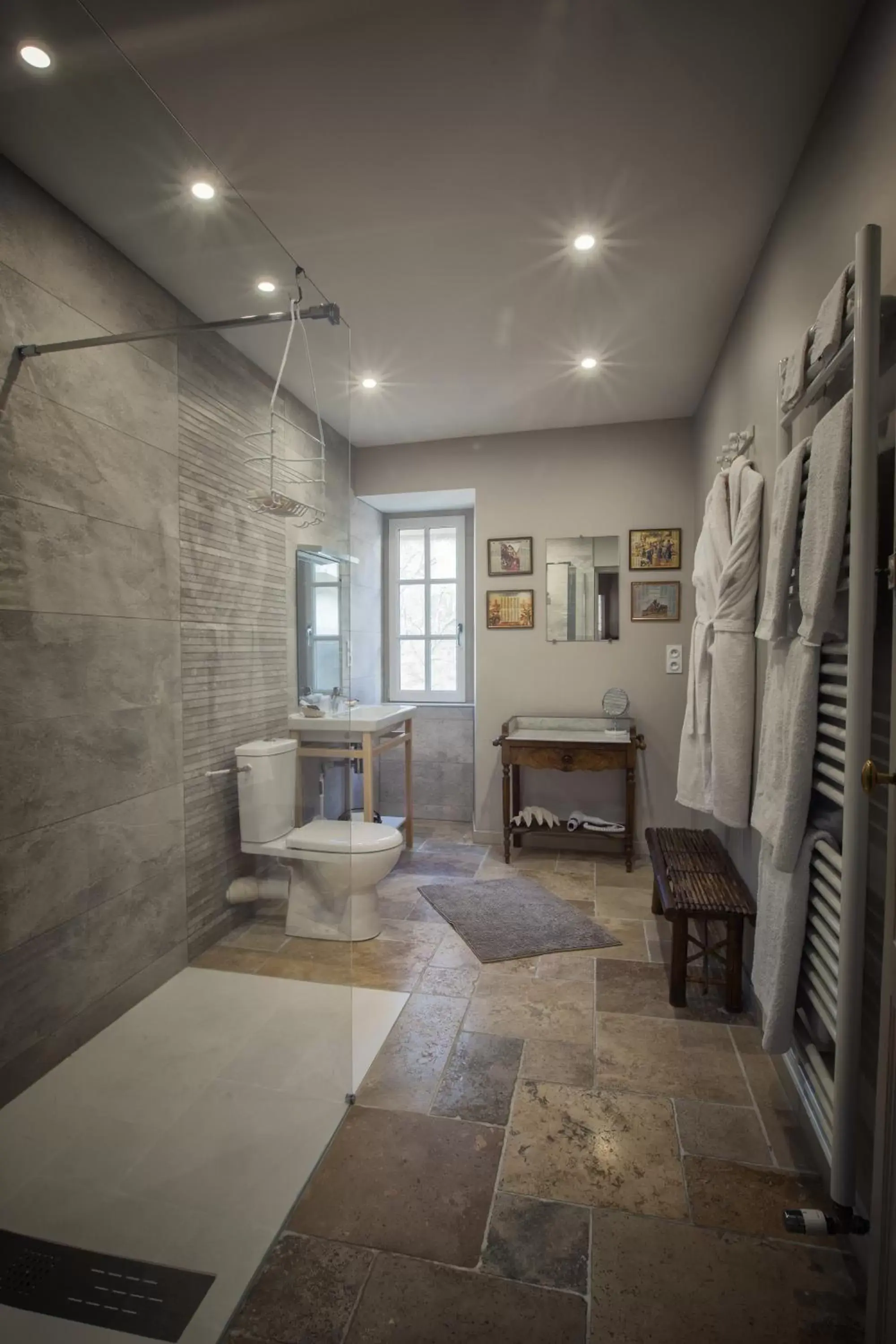 Shower, Lobby/Reception in Au Relais Saint Maurice