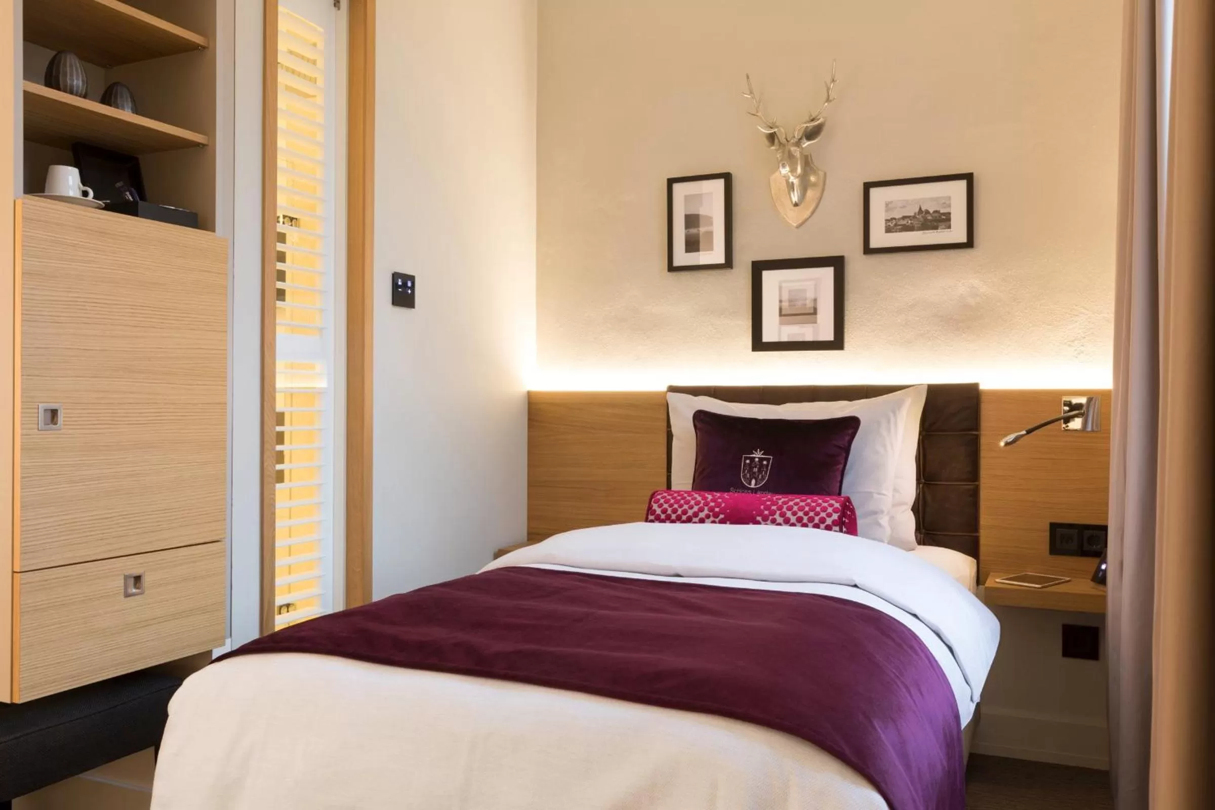 Photo of the whole room, Bed in Hotel Brunnenhaus Schloss Landau