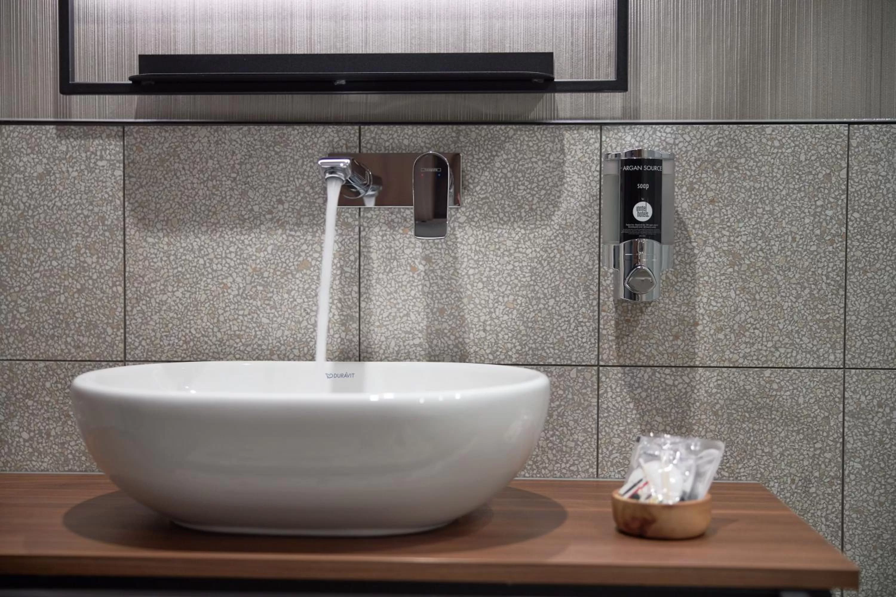 Bathroom in Inntel Hotels Amsterdam Landmark