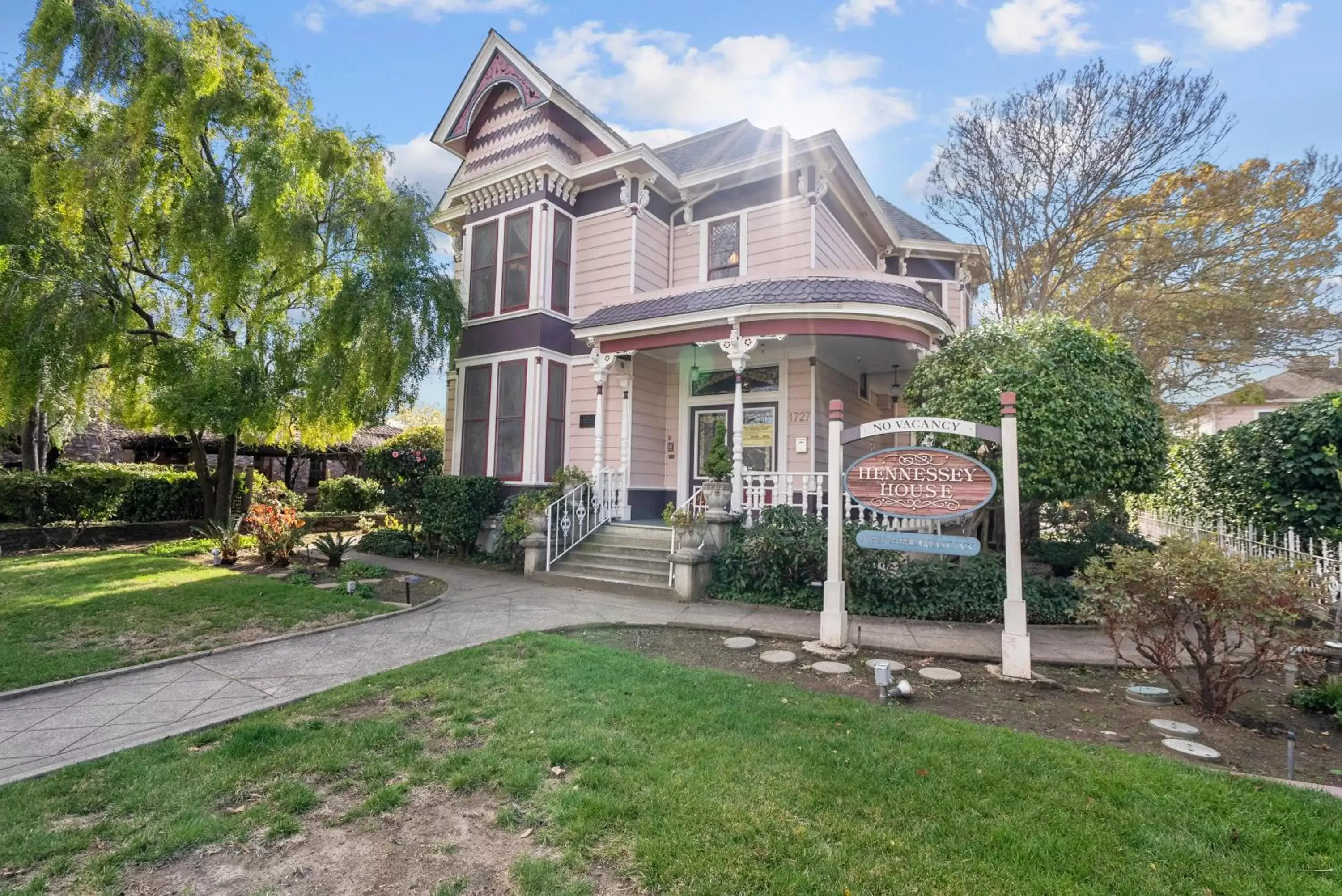 Property Building in Hennessey House Bed and Breakfast