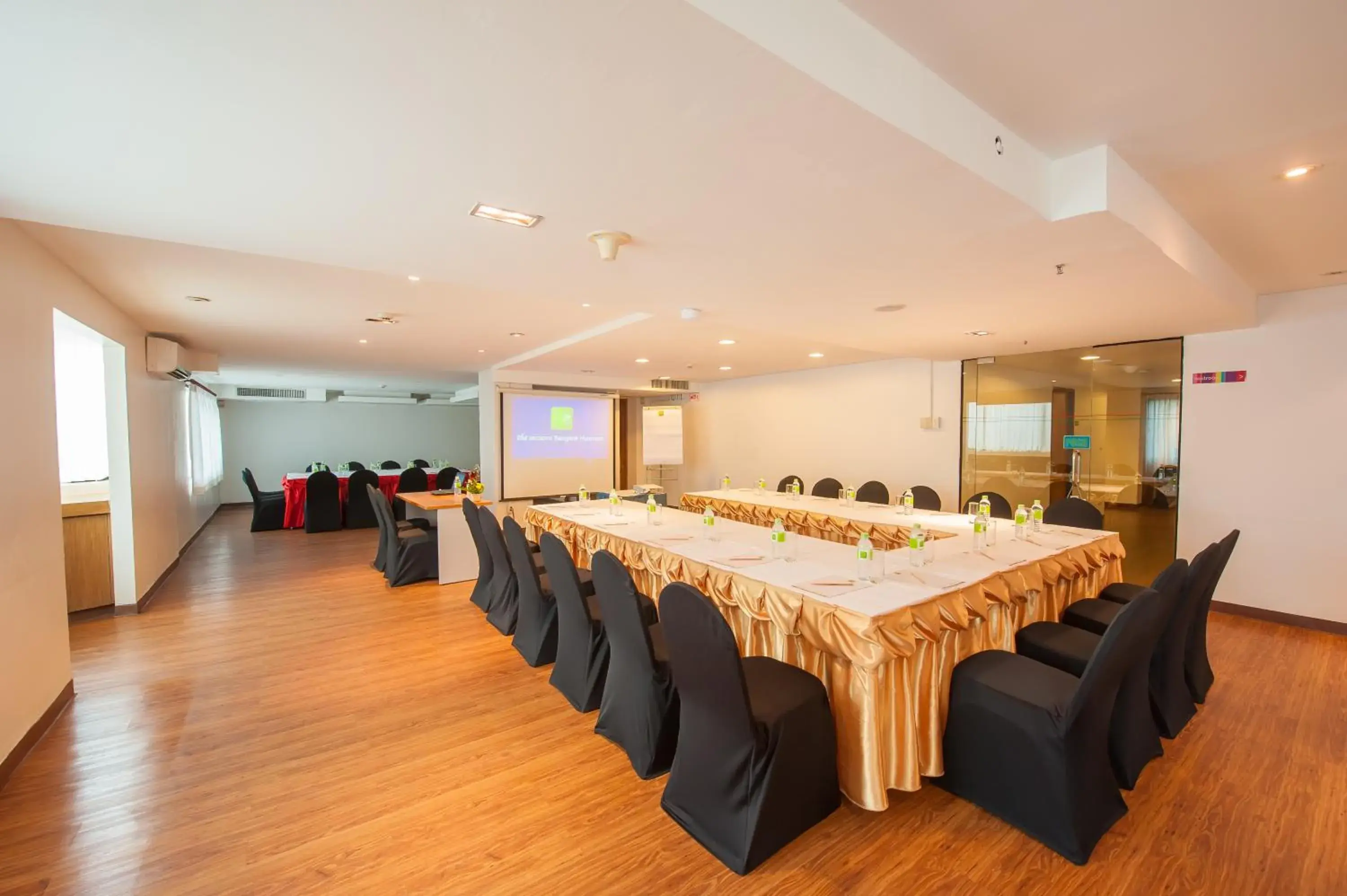 Meeting/conference room in The Seasons Bangkok Huamark - SHA