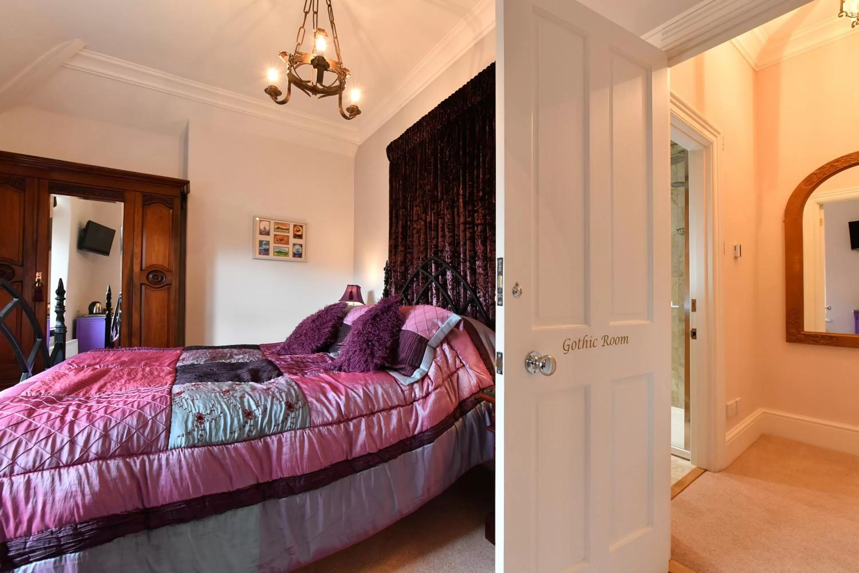 Photo of the whole room, Bed in Heritage Bed and Breakfast