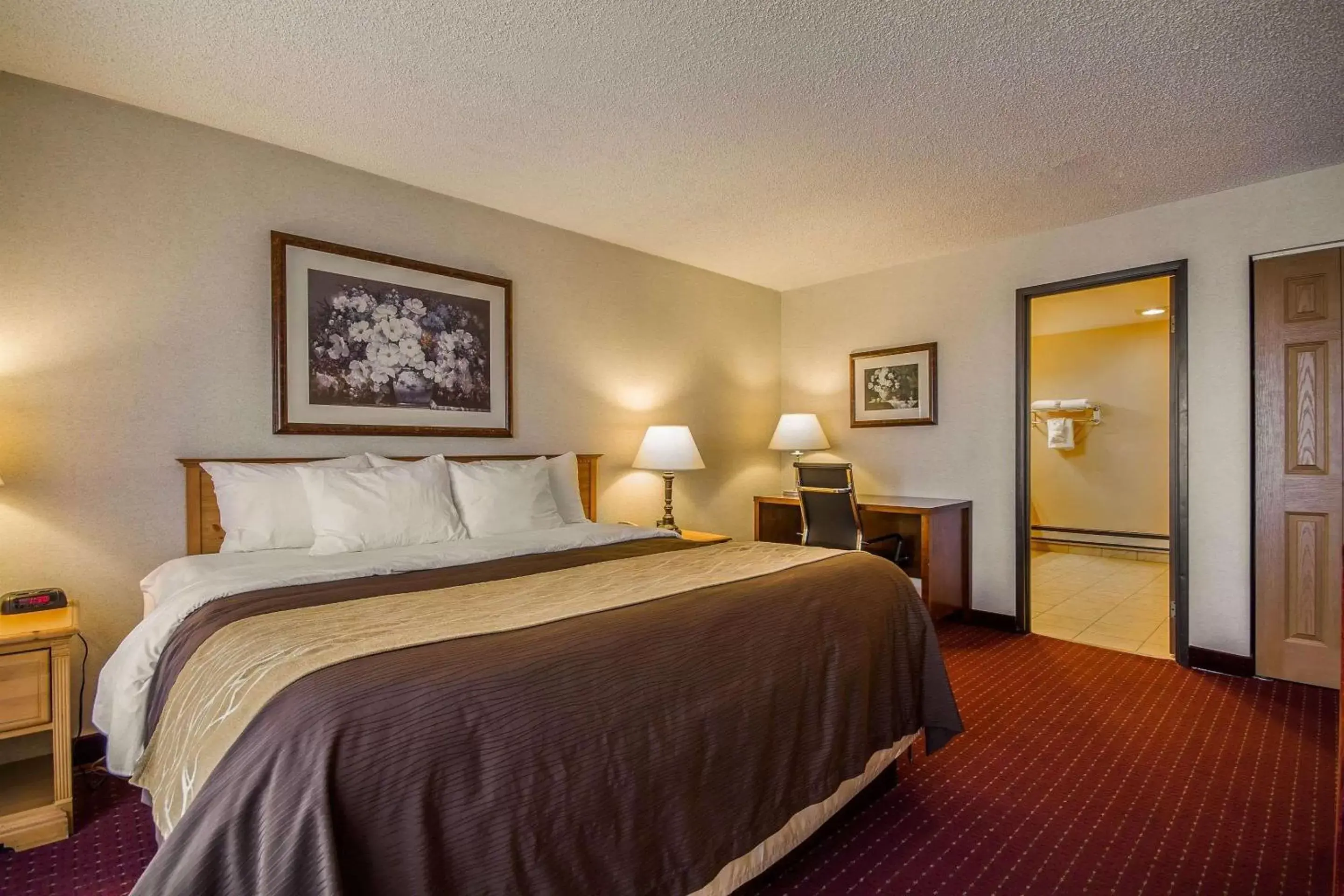 Photo of the whole room, Bed in Comfort Inn Fond Du Lac