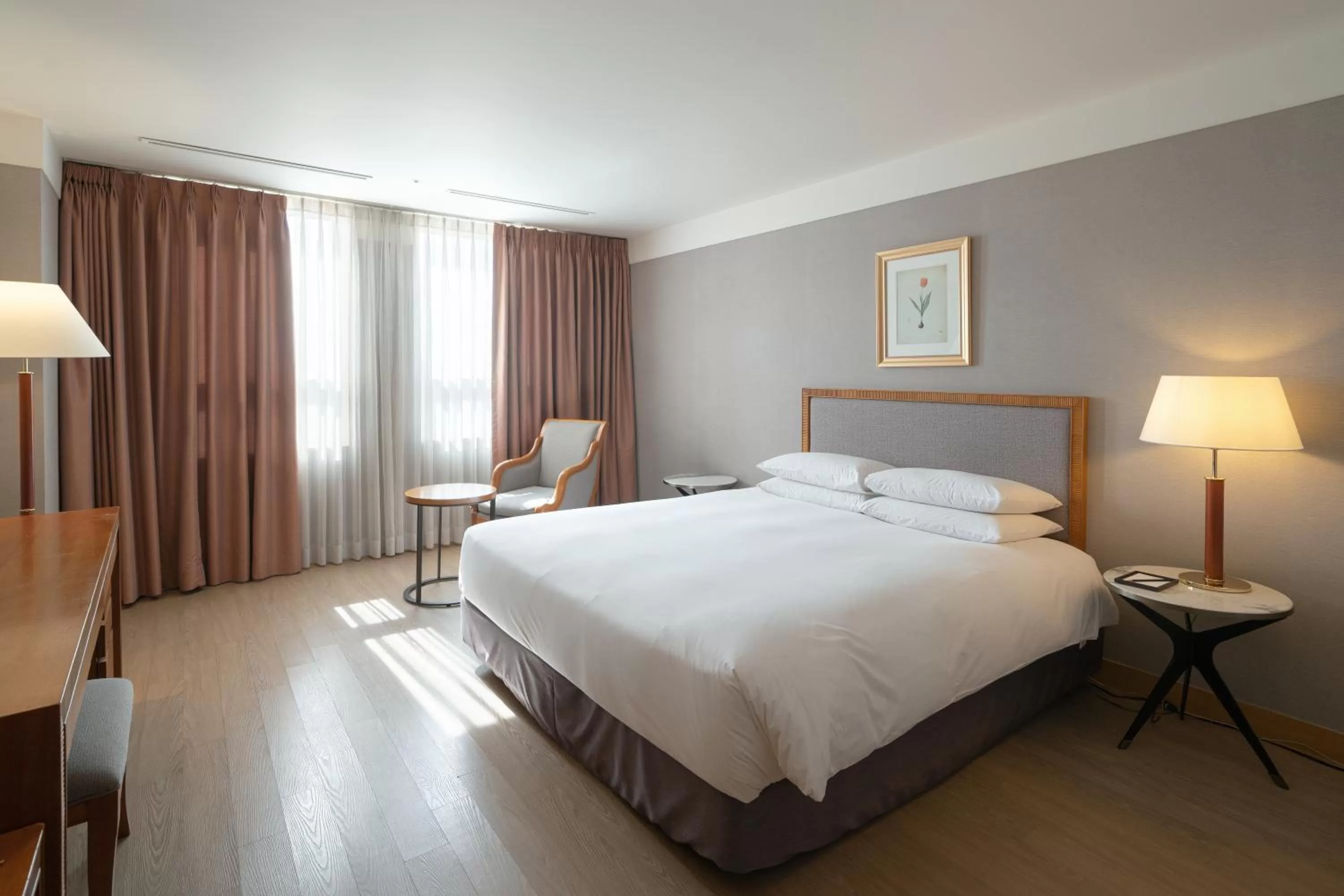 Photo of the whole room, Bed in Mayfield Hotel Seoul