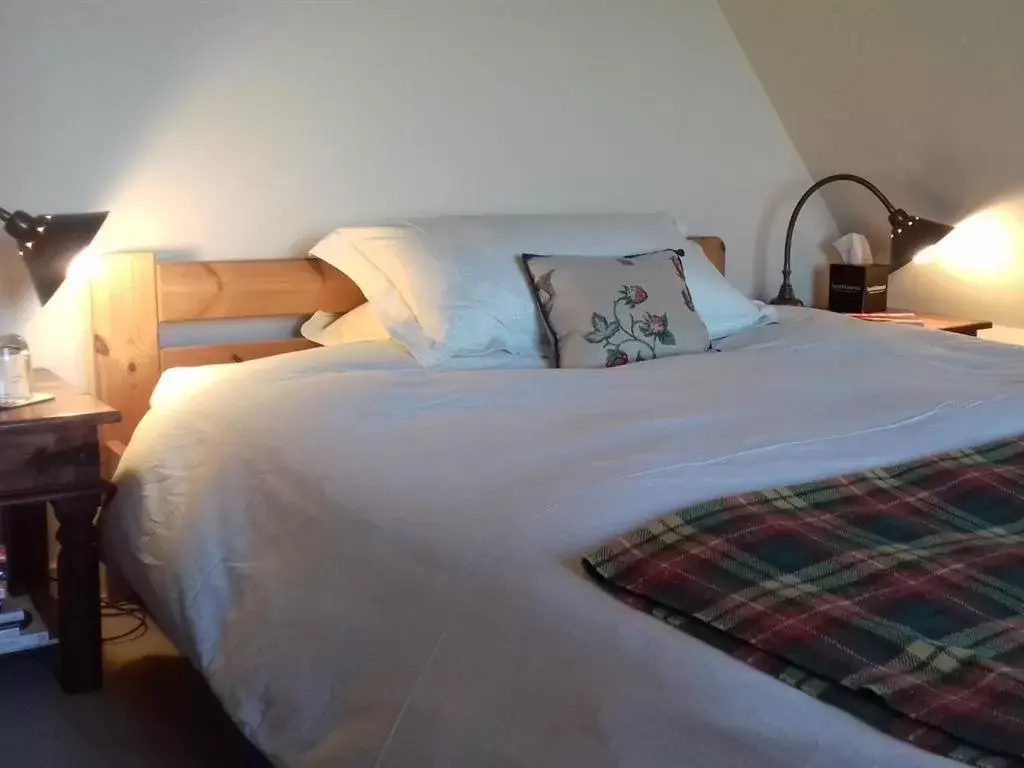 Bedroom, Bed in Field Farm Cottage B&B