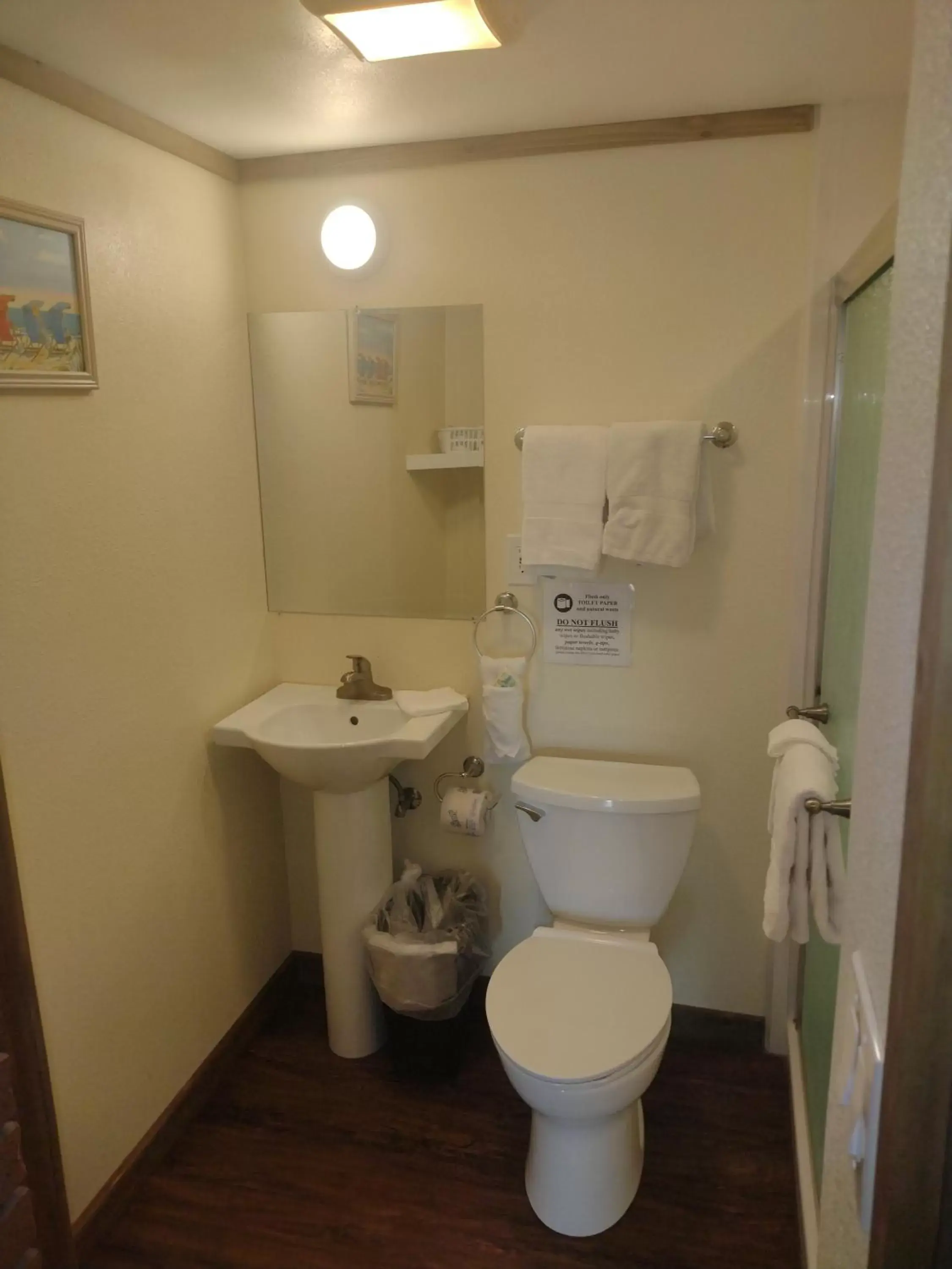 Bathroom in Belles Sea Inn