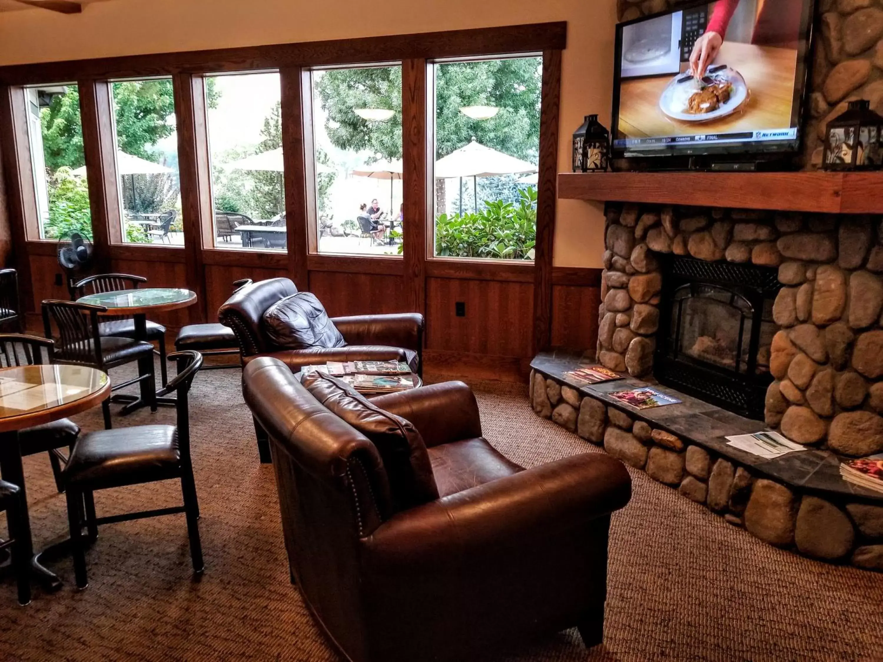 Seating Area in Resort at Eagle Point Golf Club Lodging