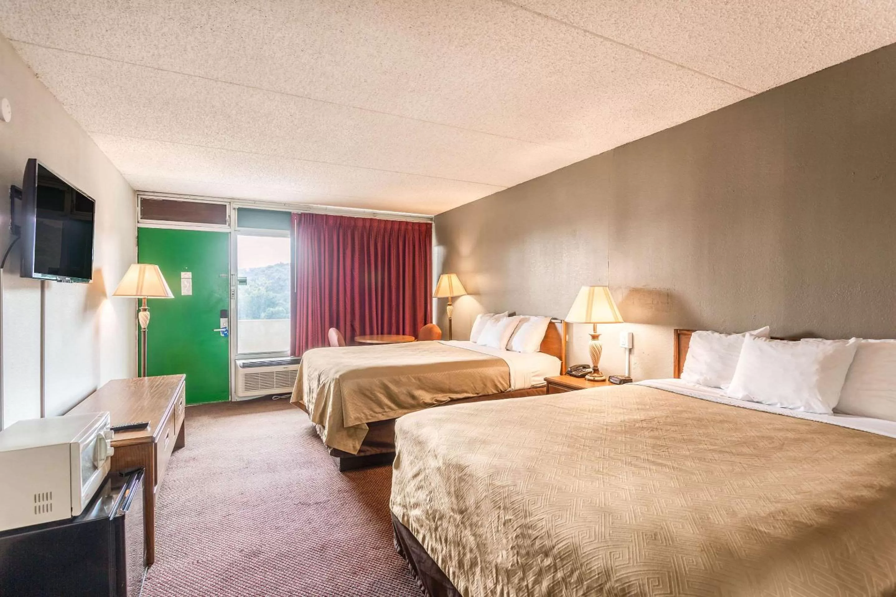 Photo of the whole room in Rodeway Inn Renfro Valley