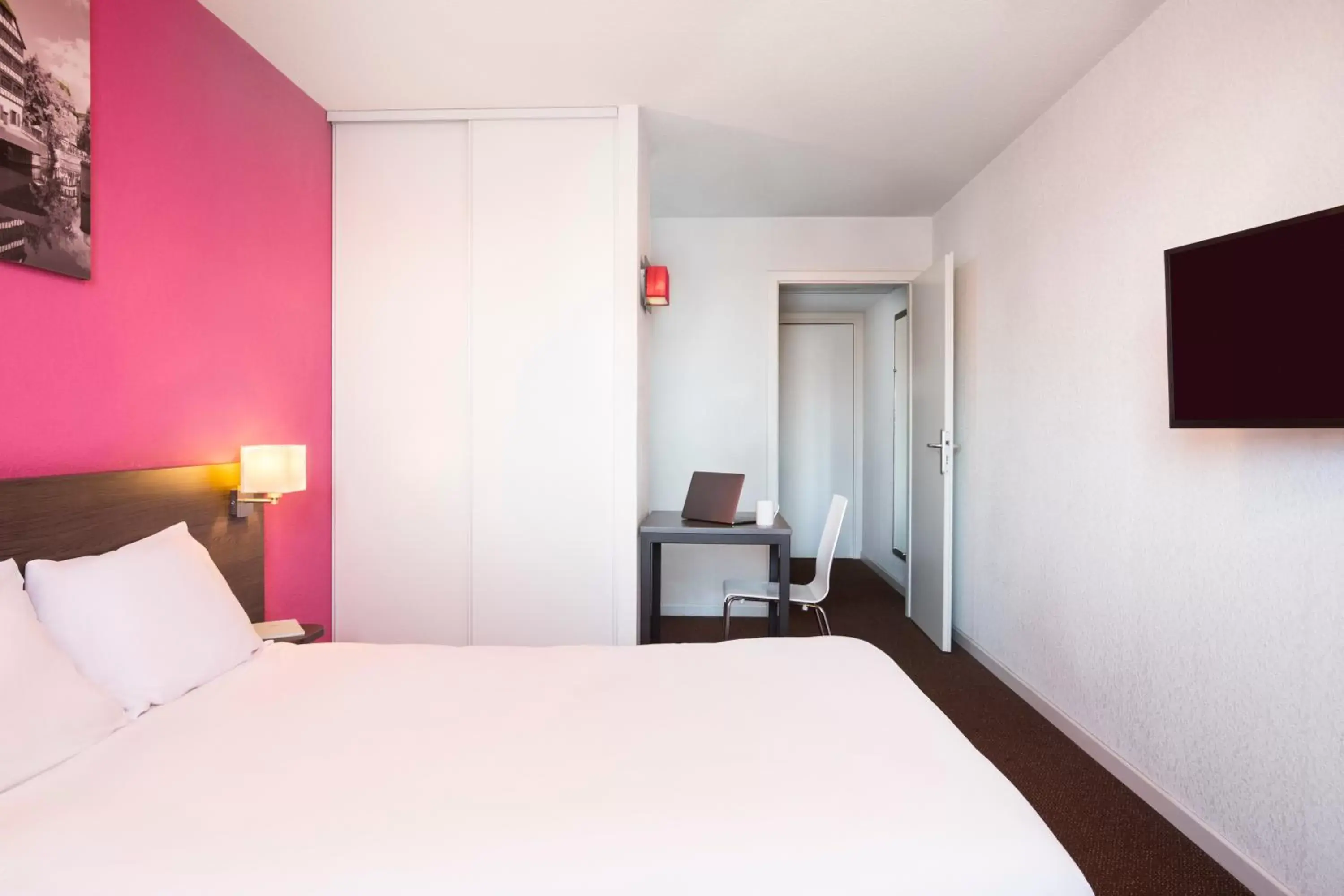 Bedroom, Bed in Aparthotel Adagio Access Strasbourg Petite France