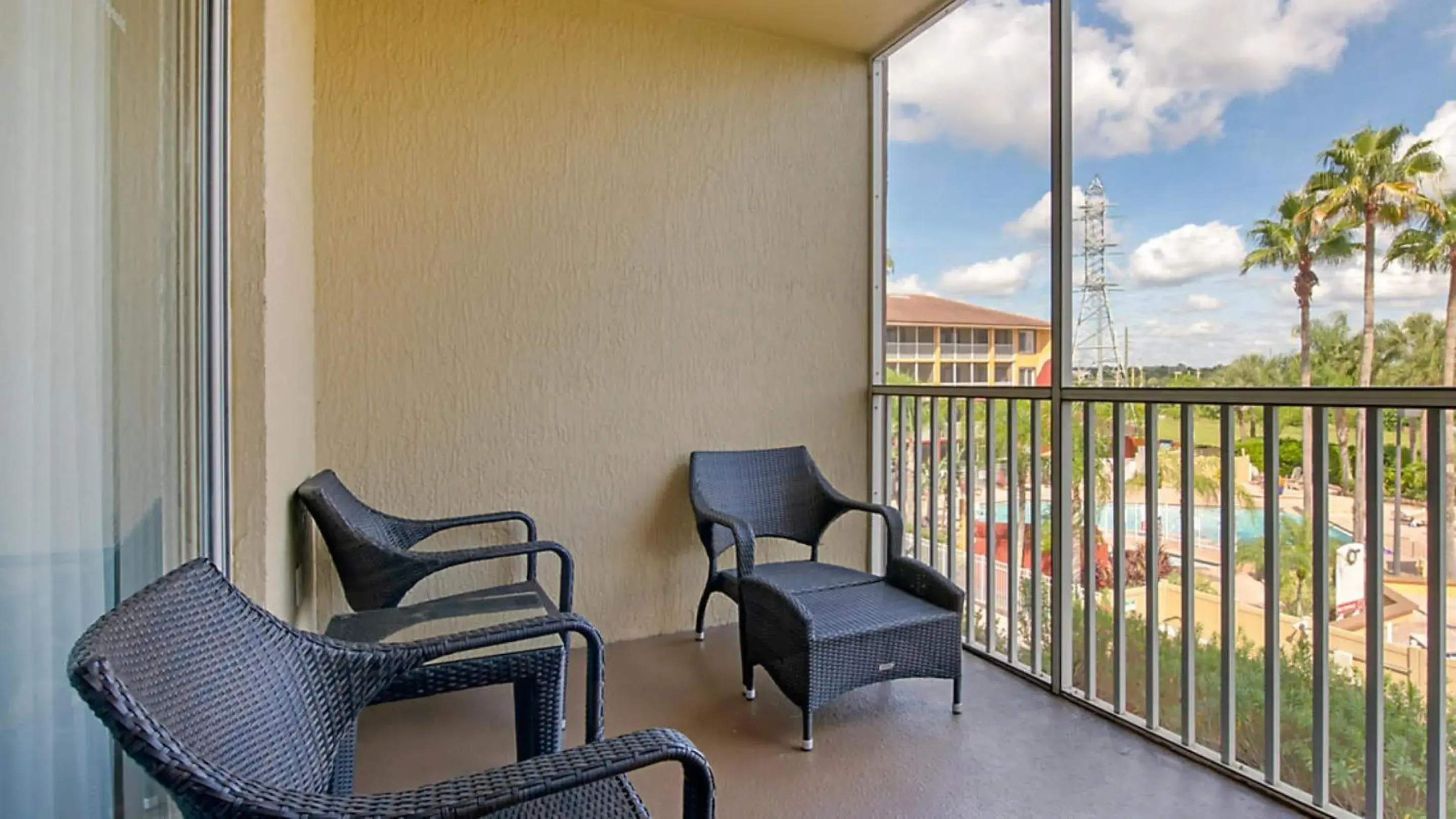 Balcony/Terrace, Seating Area in Bluegreen Vacations Orlando's Sunshine Resort