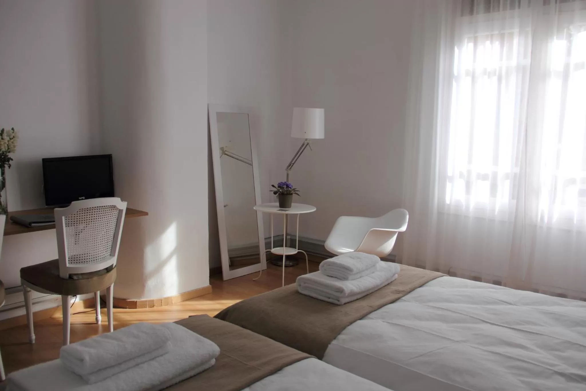 Day, Bed in 7 Moons B&B