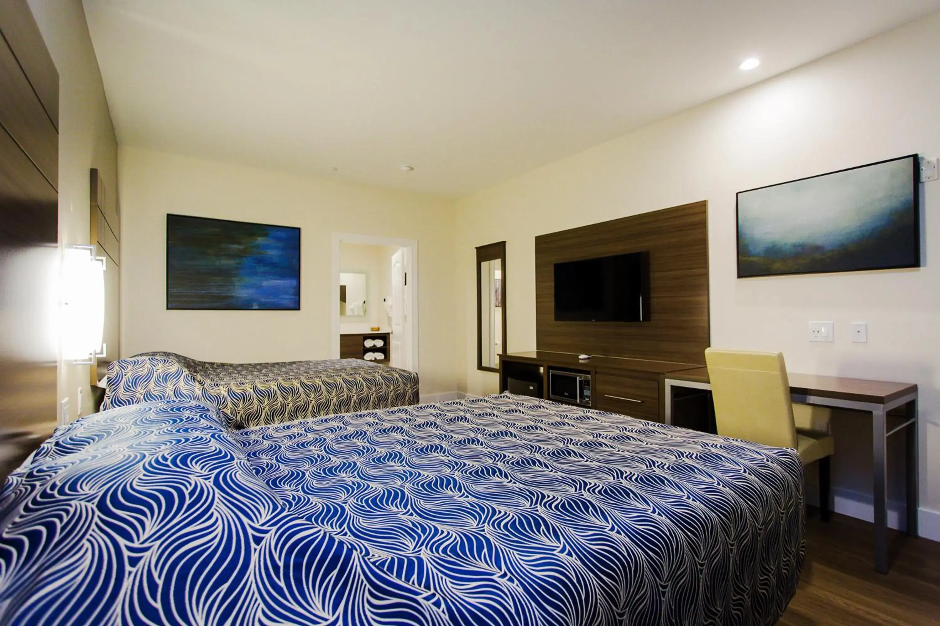 TV and multimedia, Bed in Palace Inn Blue US-59 & Gessner TV and multimedia, Bed in Palace Inn Blue US-59 & Gessner