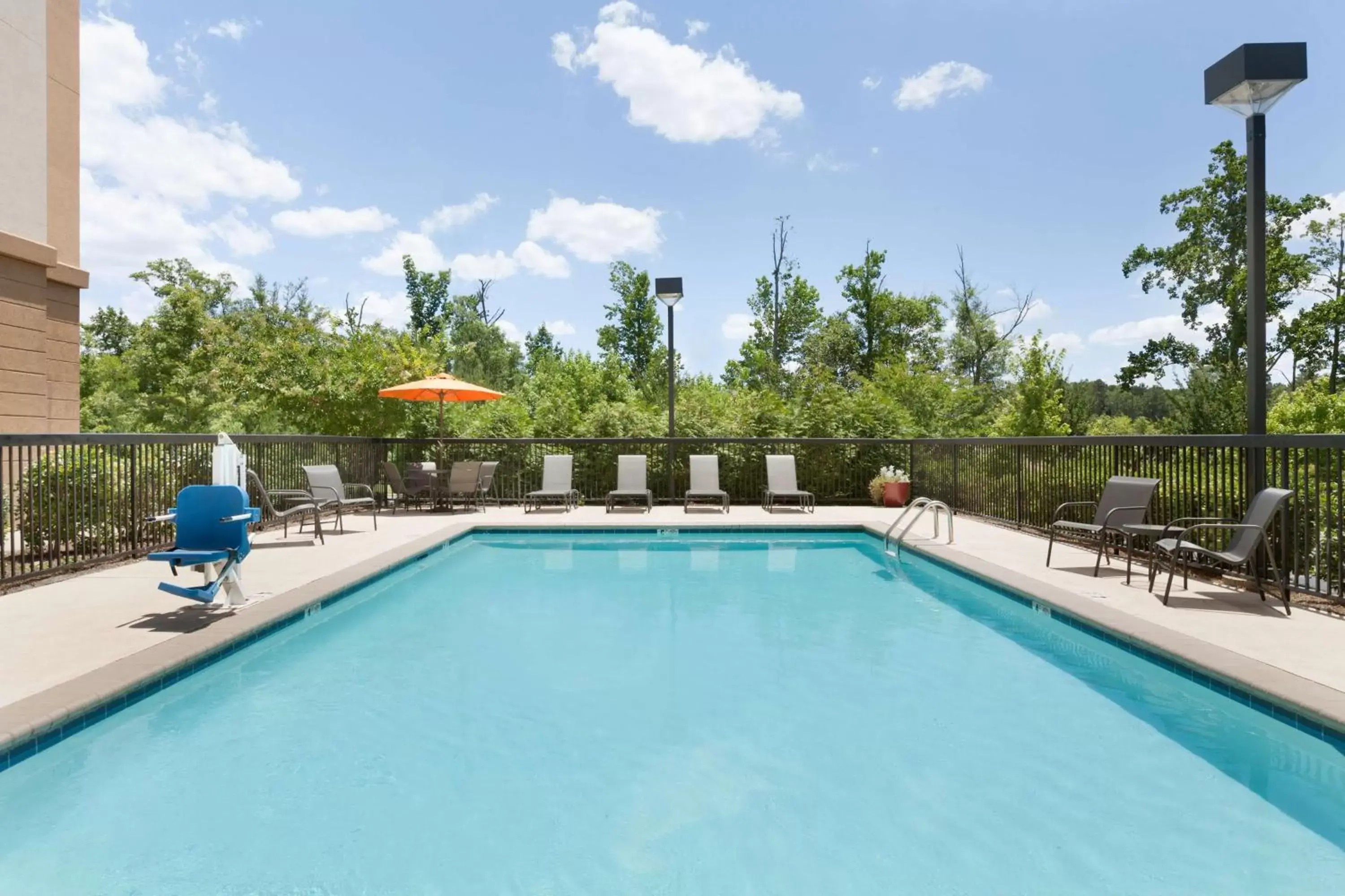 Pool view, Swimming Pool in Hampton Inn & Suites Opelika-I-85 Auburn Area