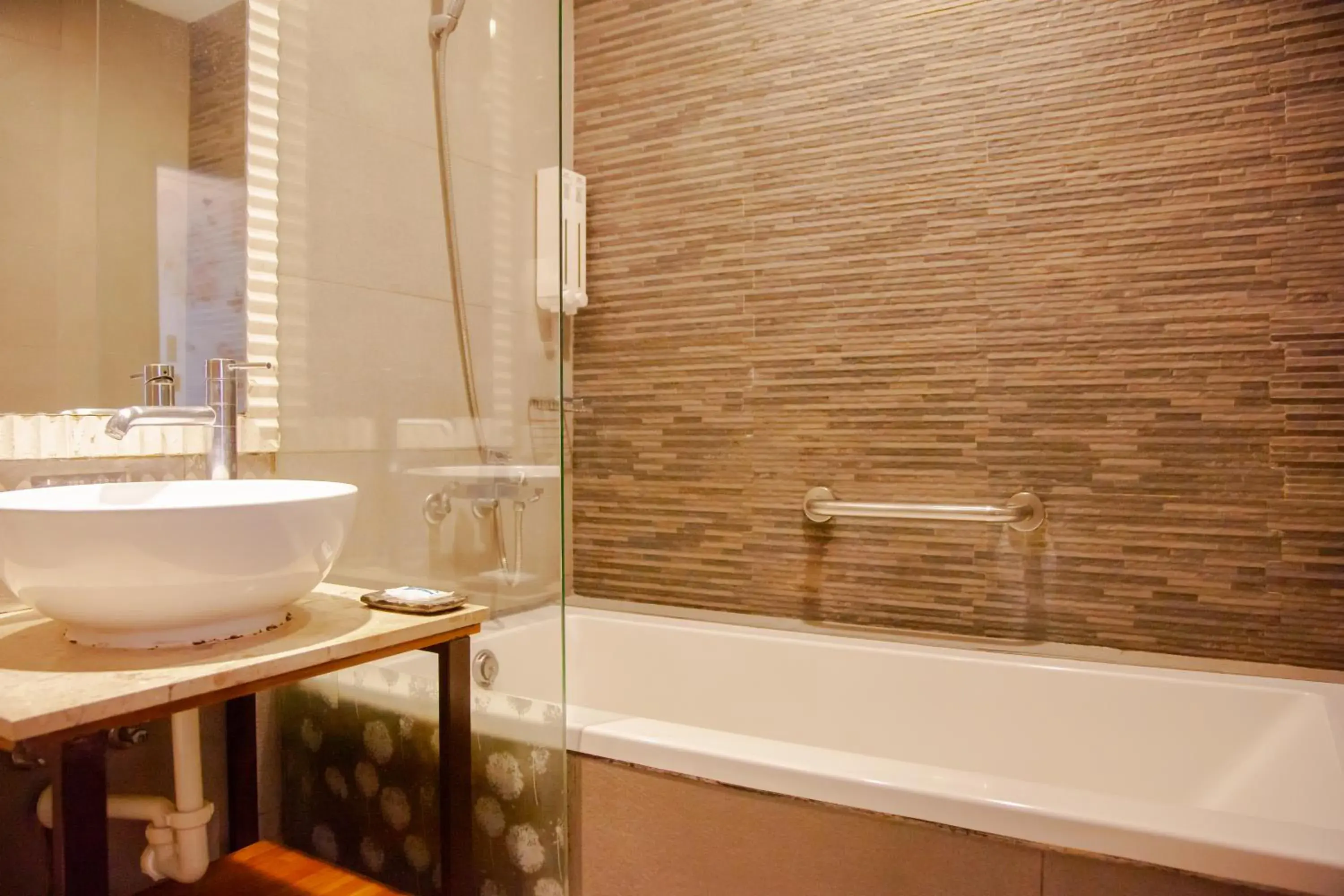 Photo of the whole room, Bathroom in E-Coast Star Hotel