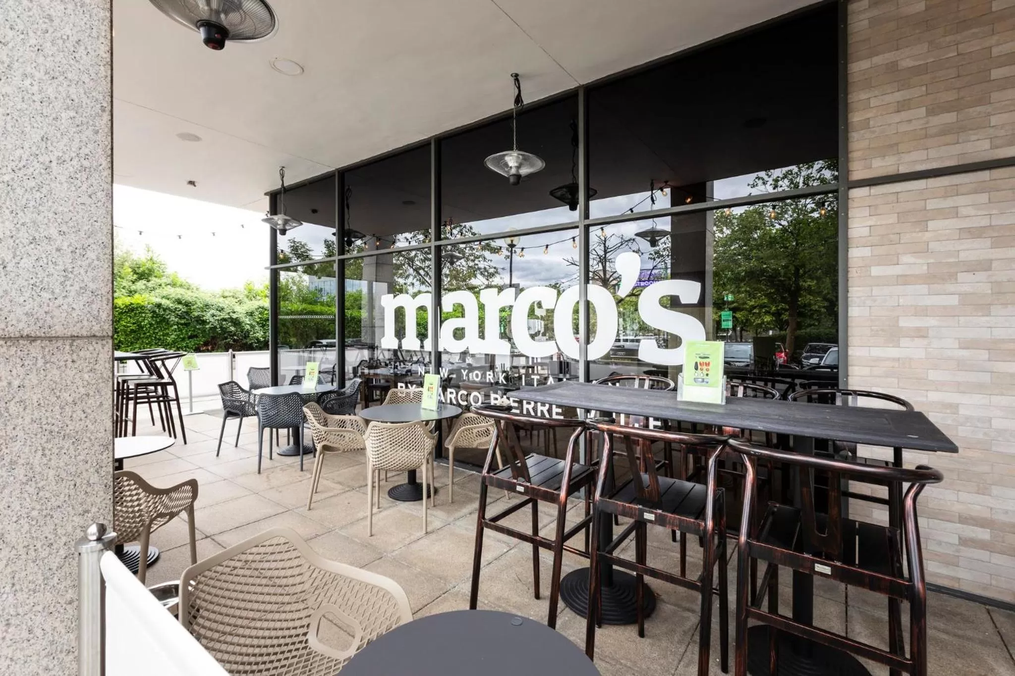 Restaurant/places to eat in Holiday Inn Milton Keynes Central by IHG