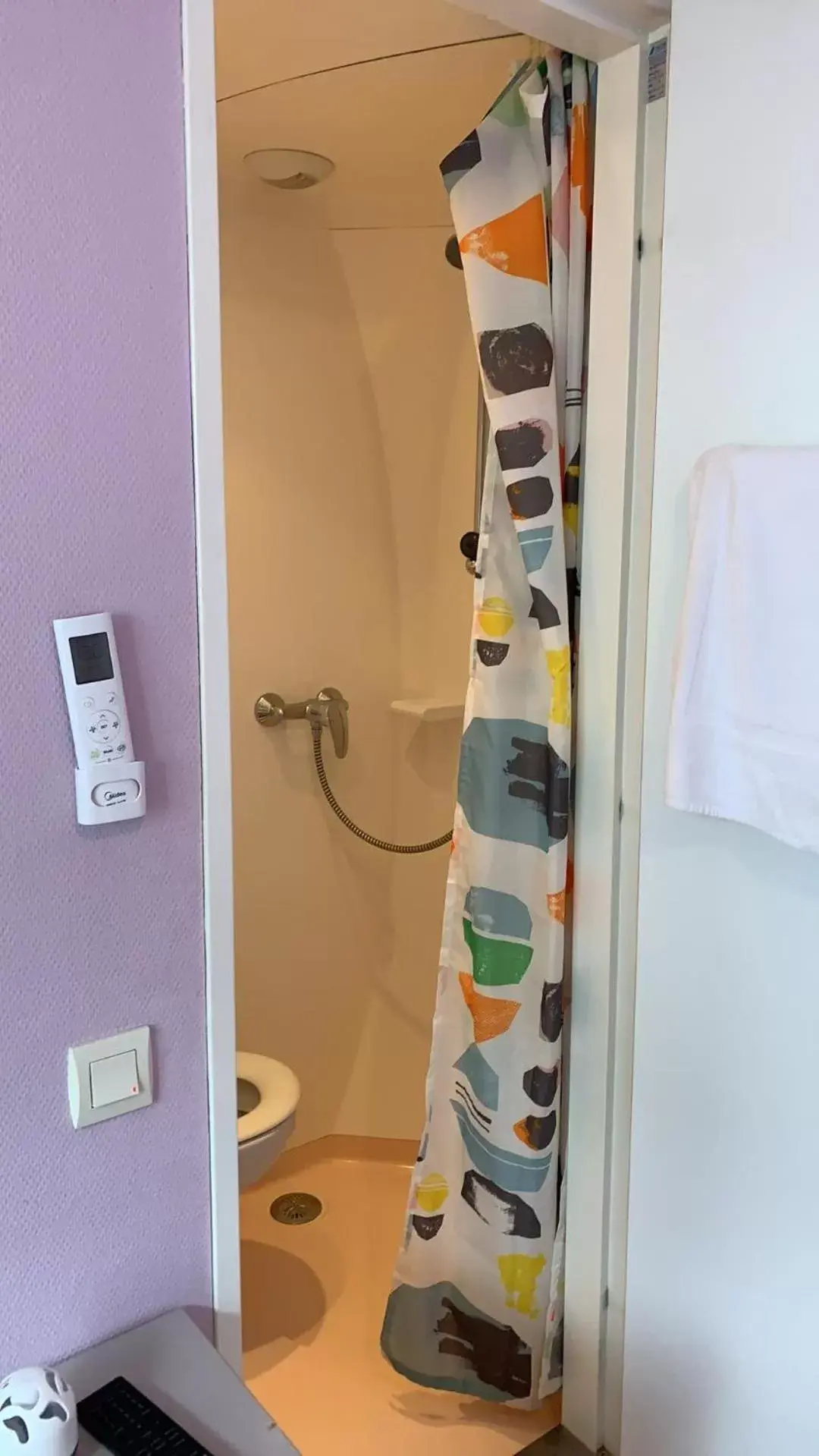 Bathroom in HOTEL DU CYGNE DE LA CROIX BLANCHE