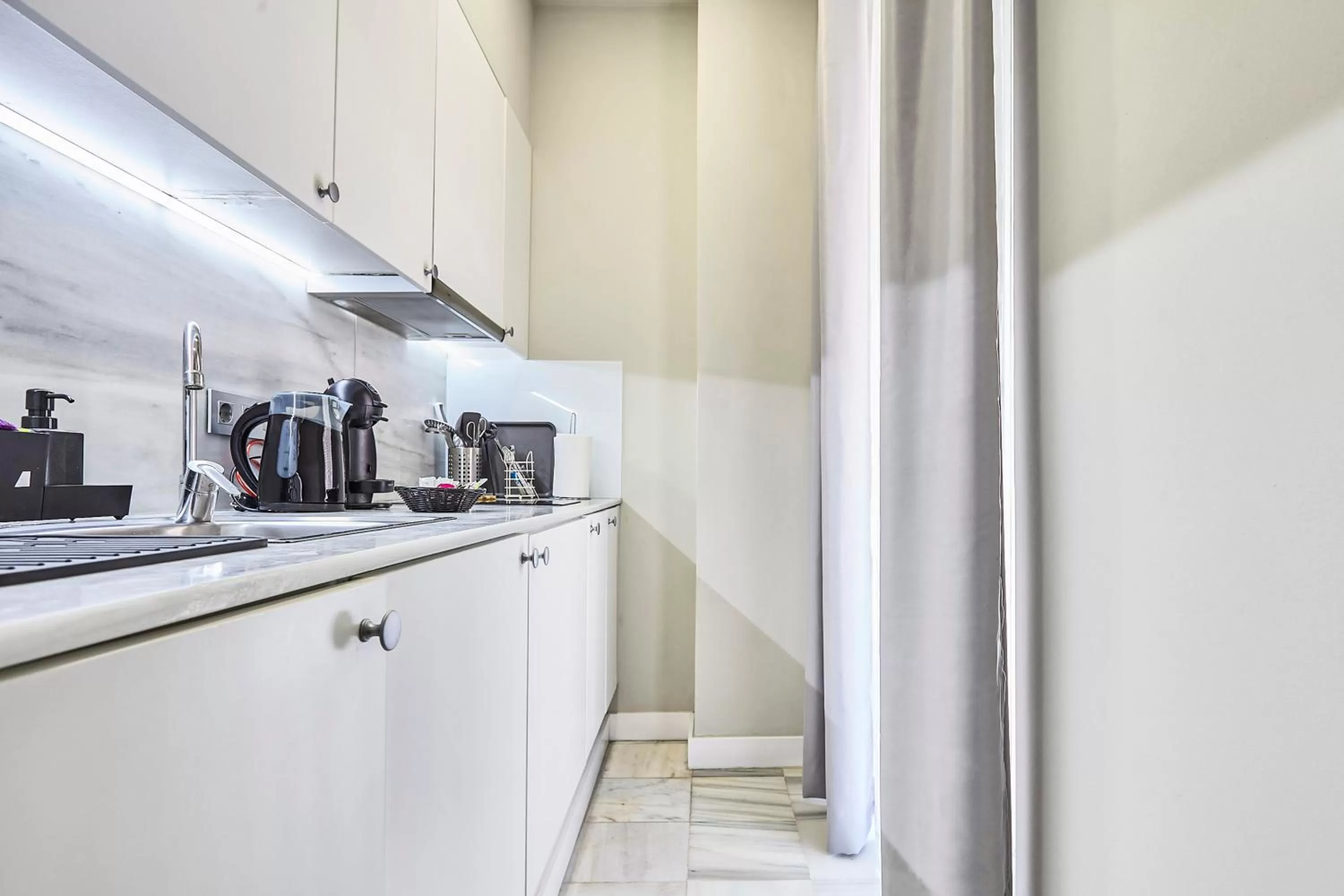 Kitchen/Kitchenette in Hello Alicante Apartamentos