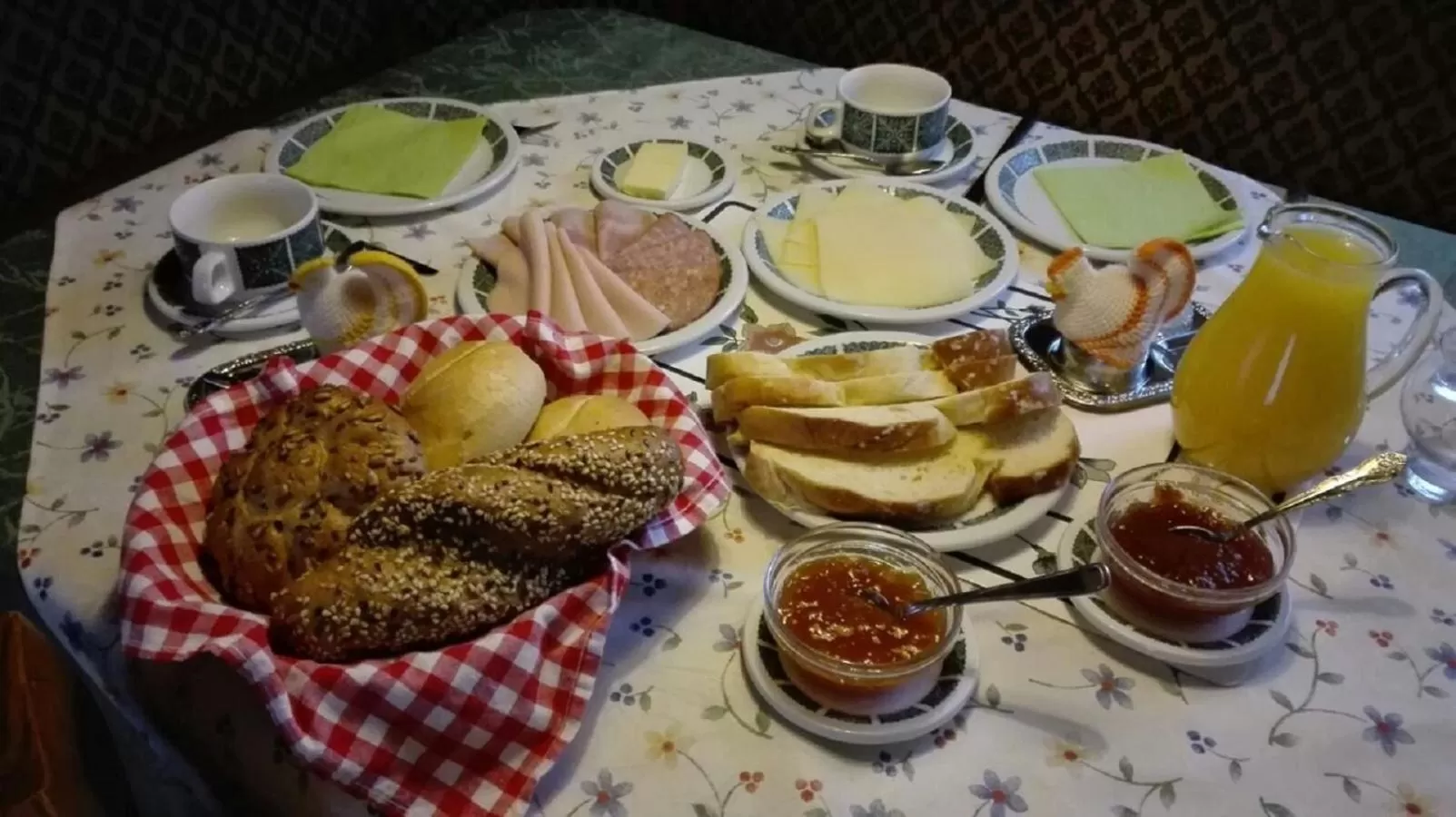 Buffet breakfast in Privatpension Gosaukammblick