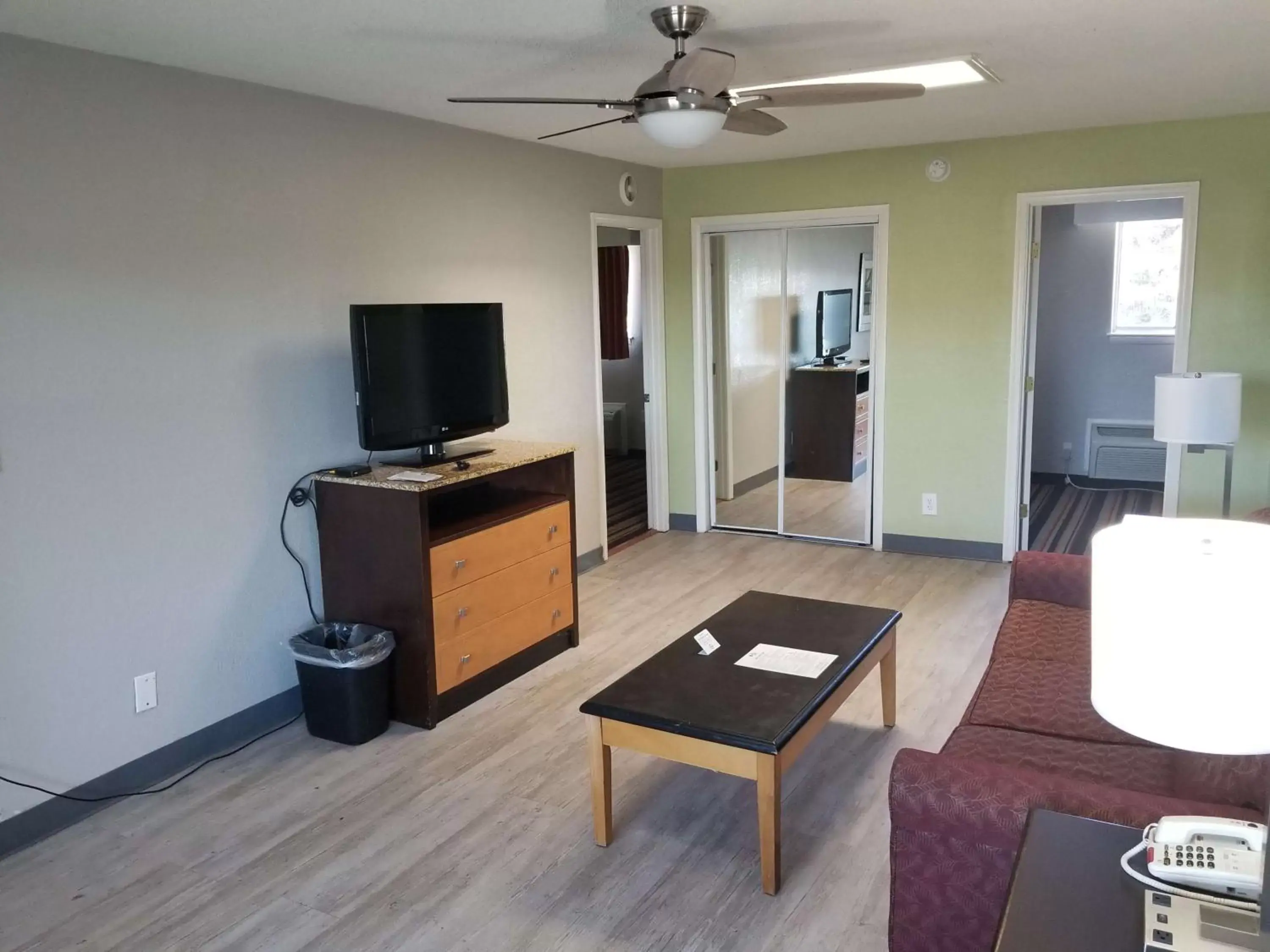 Photo of the whole room, TV/Entertainment Center in Best Western Plus Holiday Sands Inn & Suites