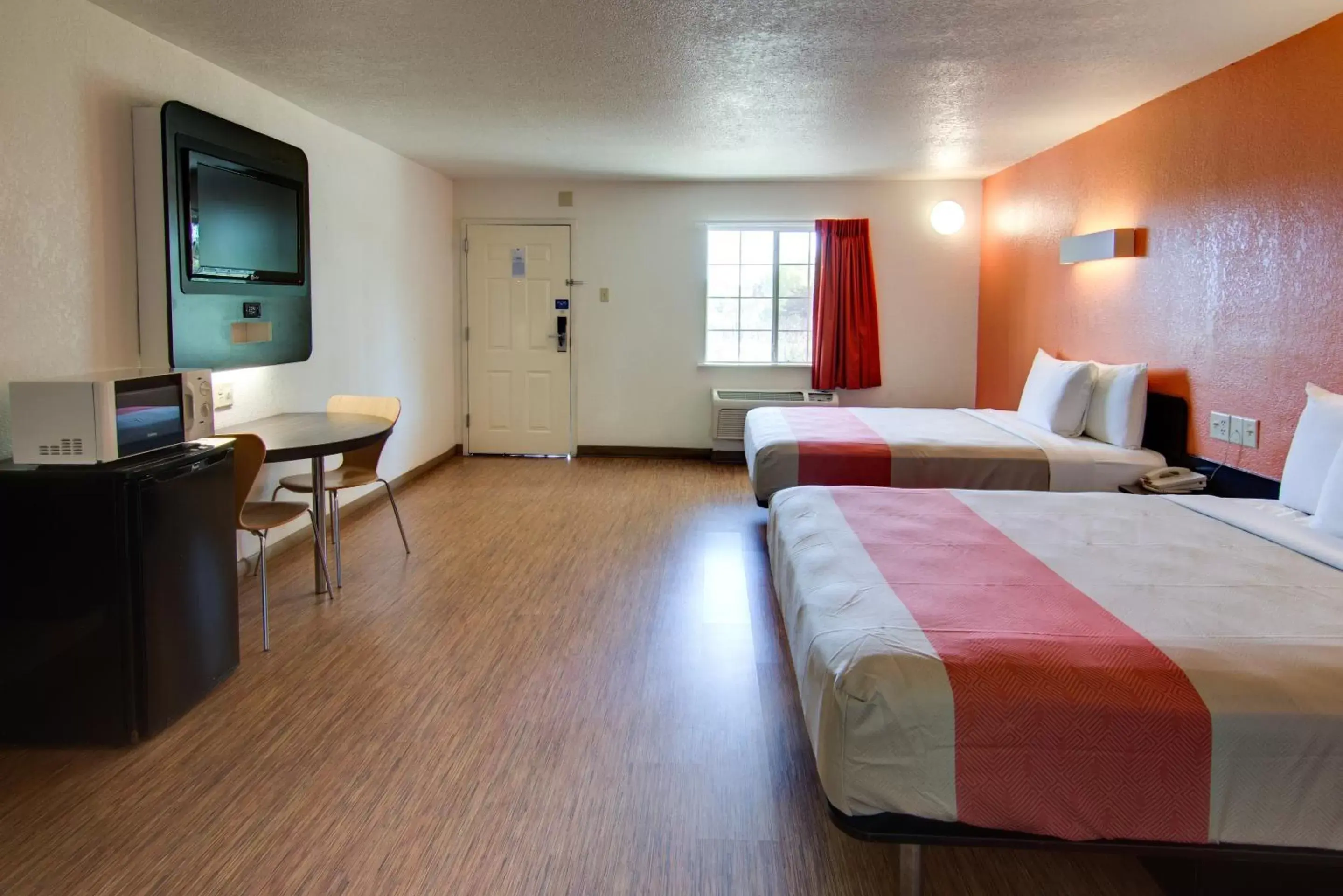 TV and multimedia in Motel 6-Mount Pleasant, TX