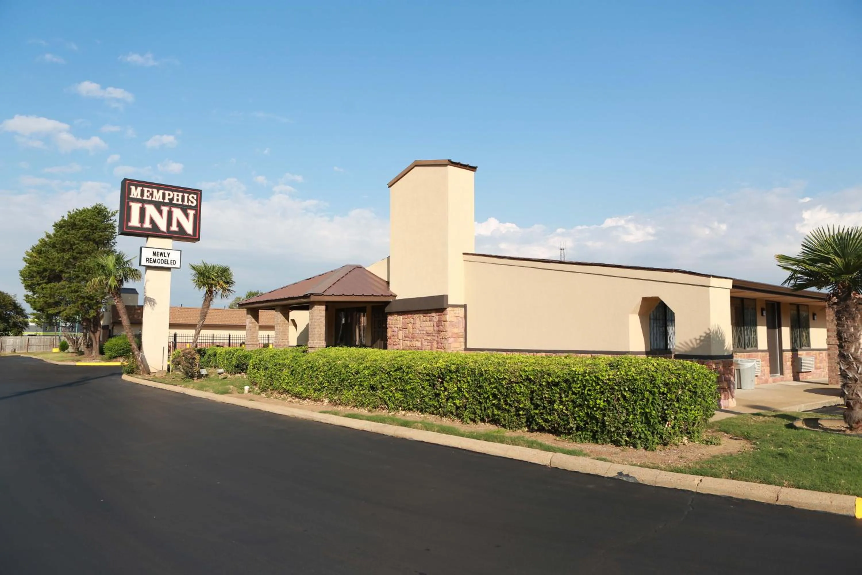 Property building in Memphis Inn