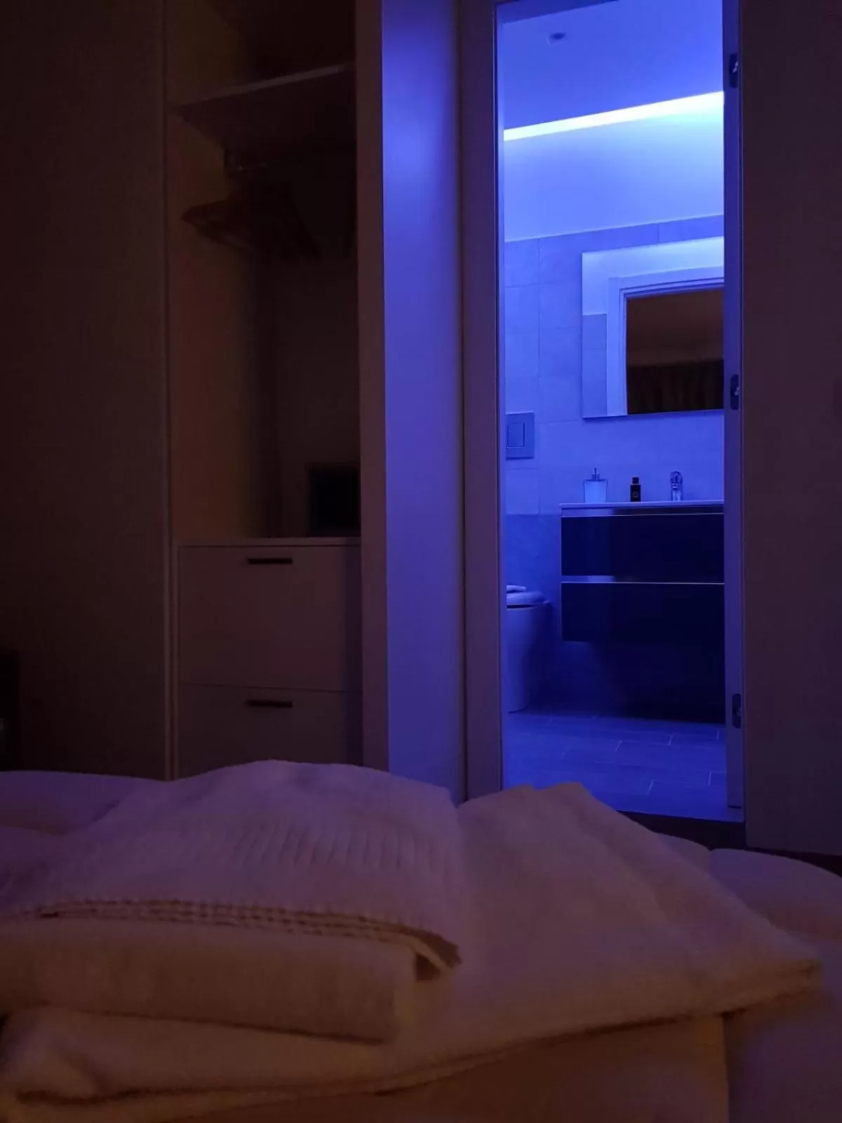 Bed in 2B Fifteen Floor Suite Napoli