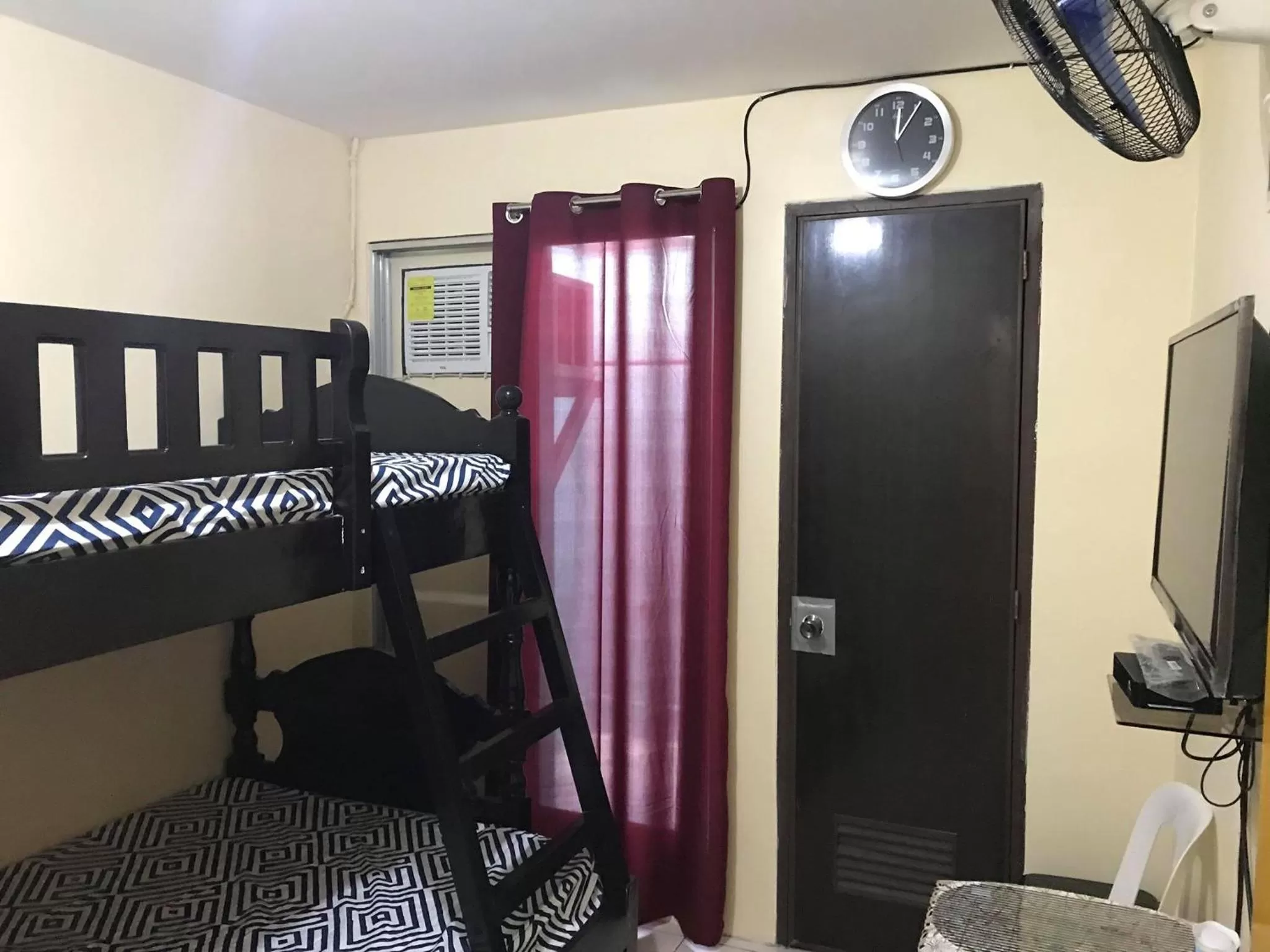 Bed in RV3 TRANSIENT HOUSE