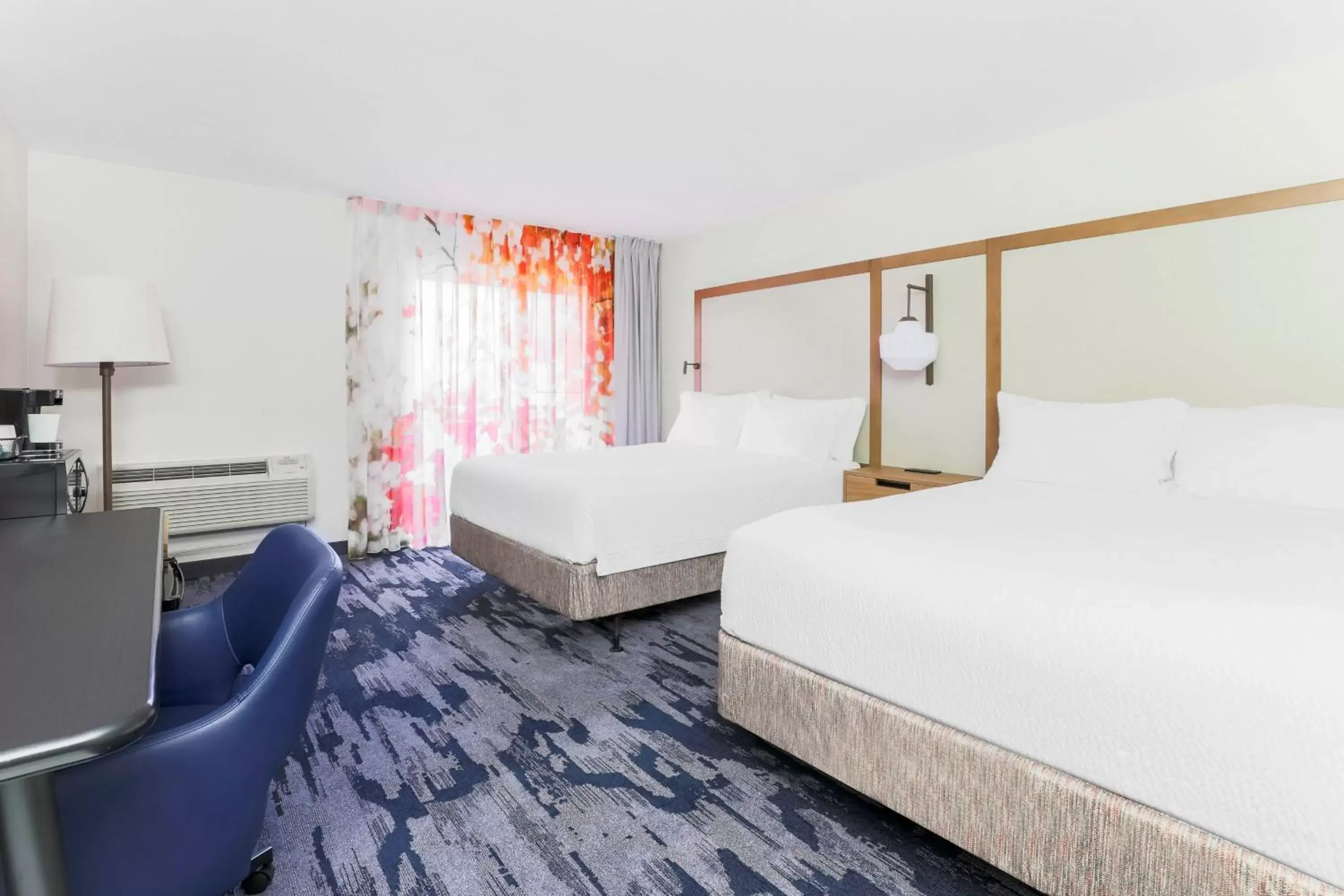Photo of the whole room, Bed in Fairfield Inn and Suites by Marriott San Jose Airport