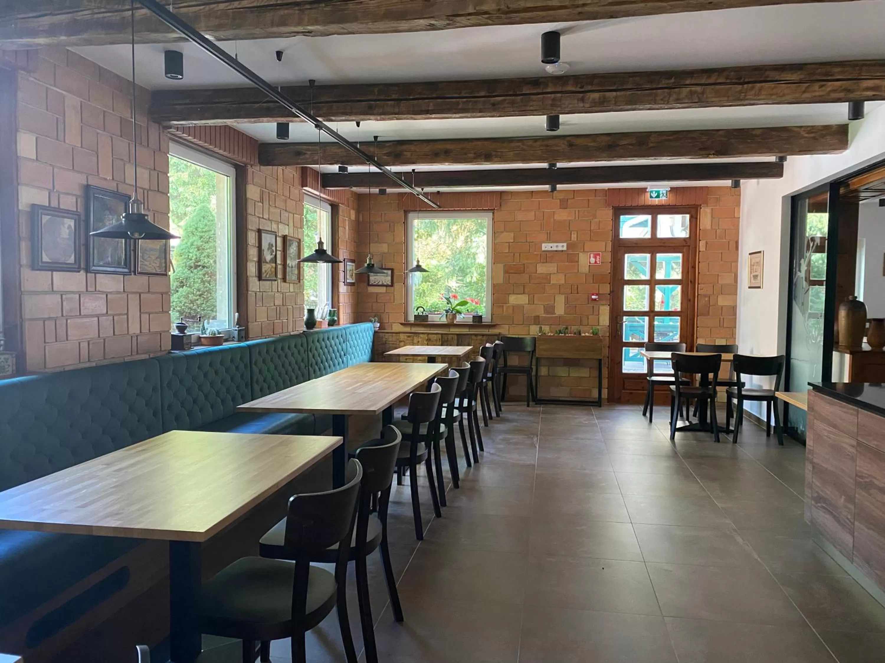 Restaurant/places to eat in A Fogadó