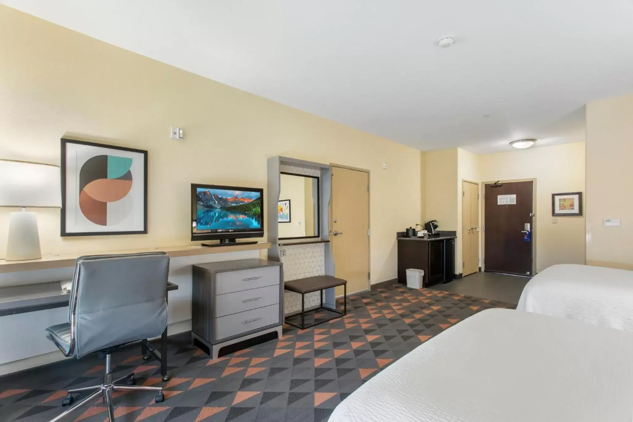 Photo of the whole room, TV/Entertainment Center in Holiday Inn Hotel & Suites Waco Northwest, an IHG Hotel