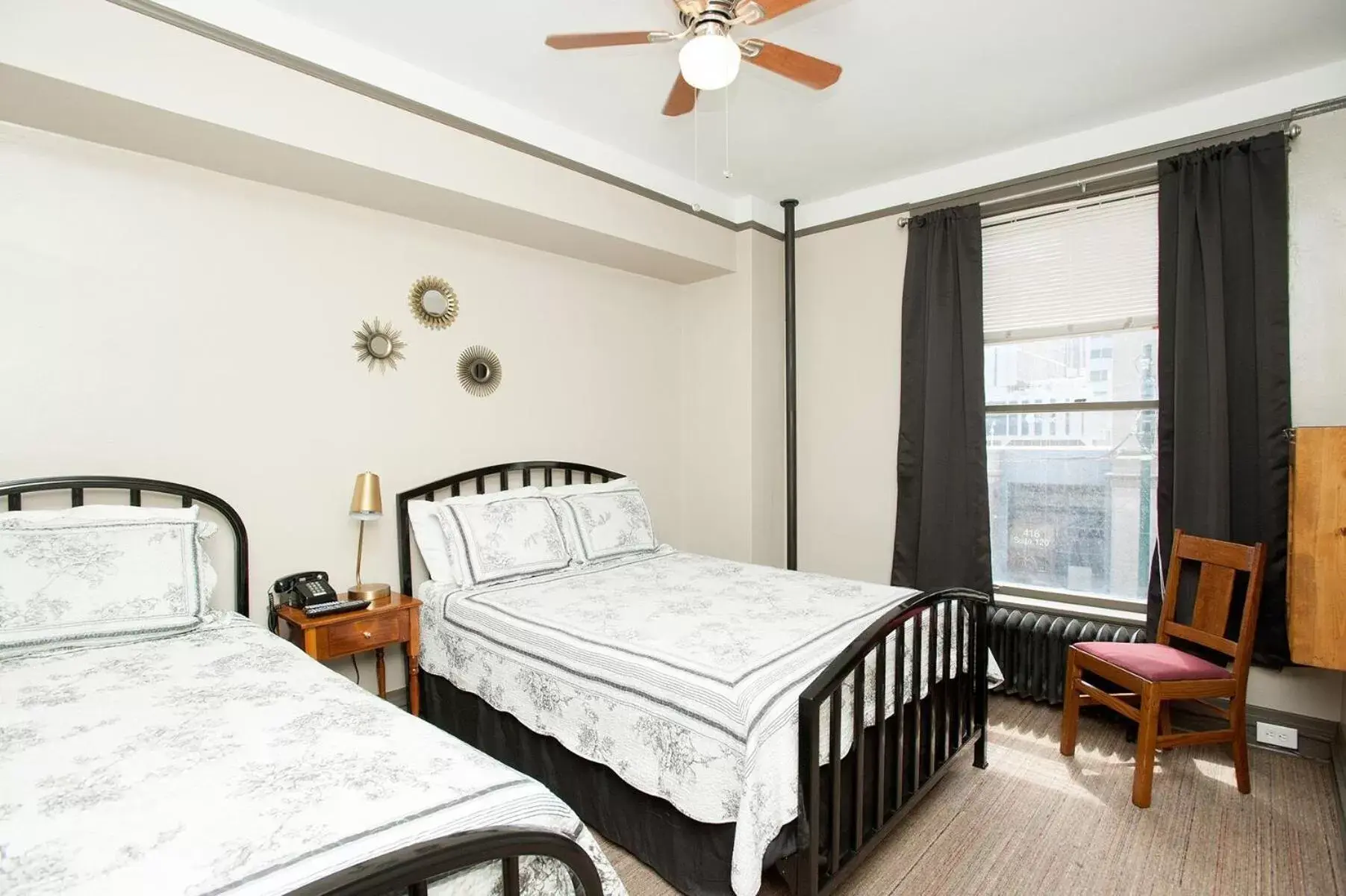 Bedroom, Bed in Gardner Hotel