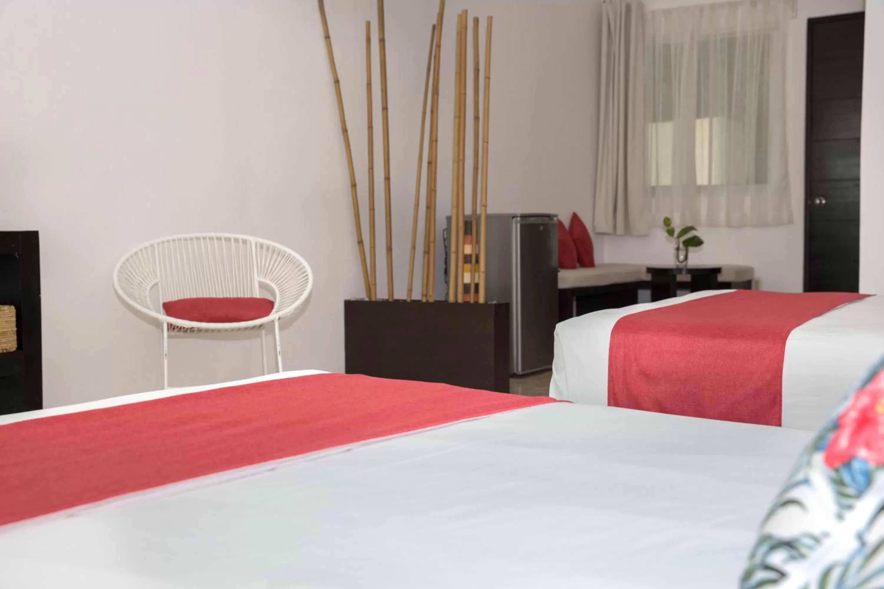 Photo of the whole room, Bed in Villas H2O