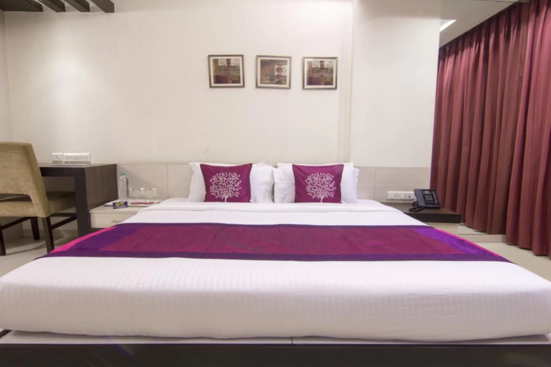 Bed in The Roa Hotel