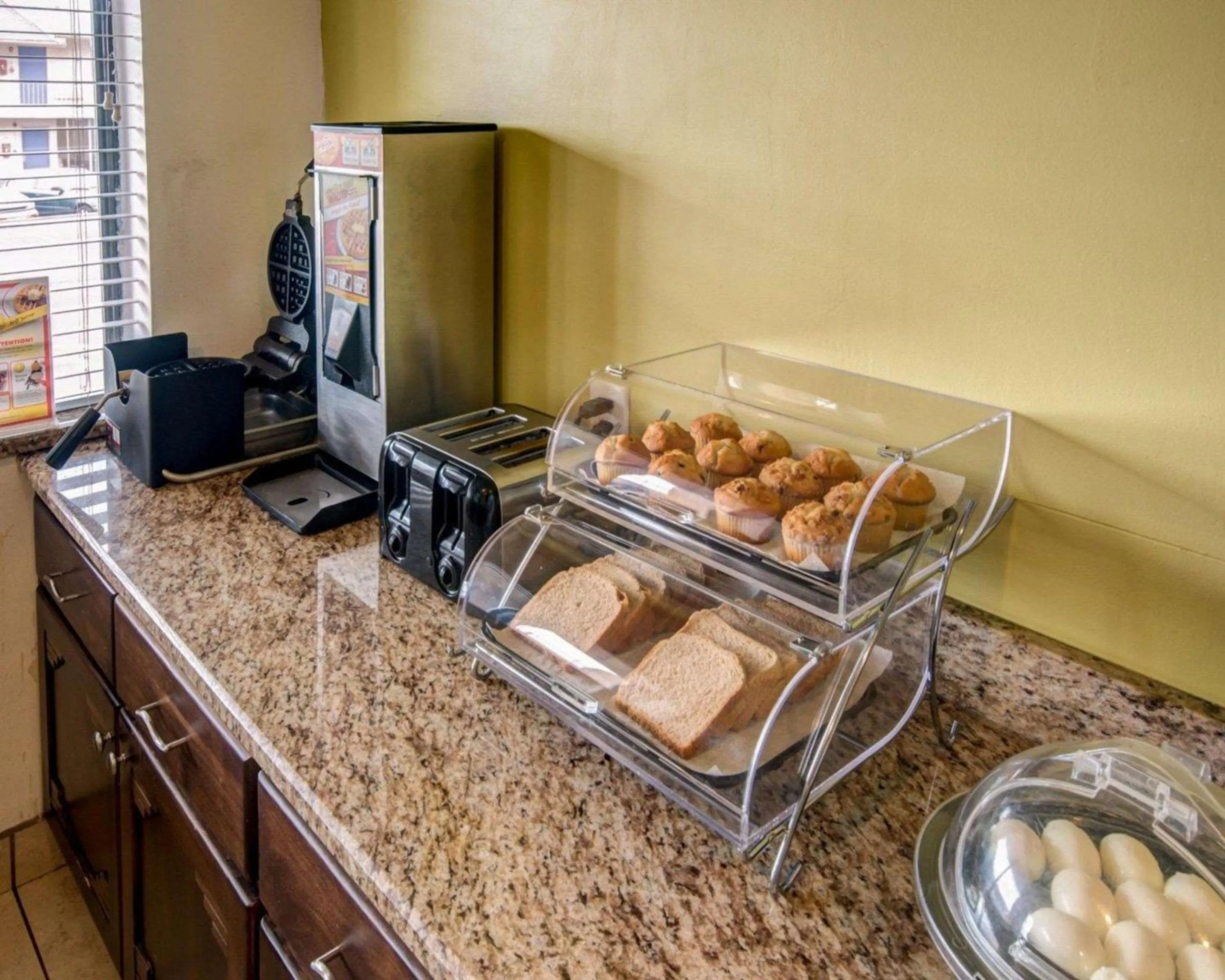 Breakfast in Econo Lodge Albuquerque East