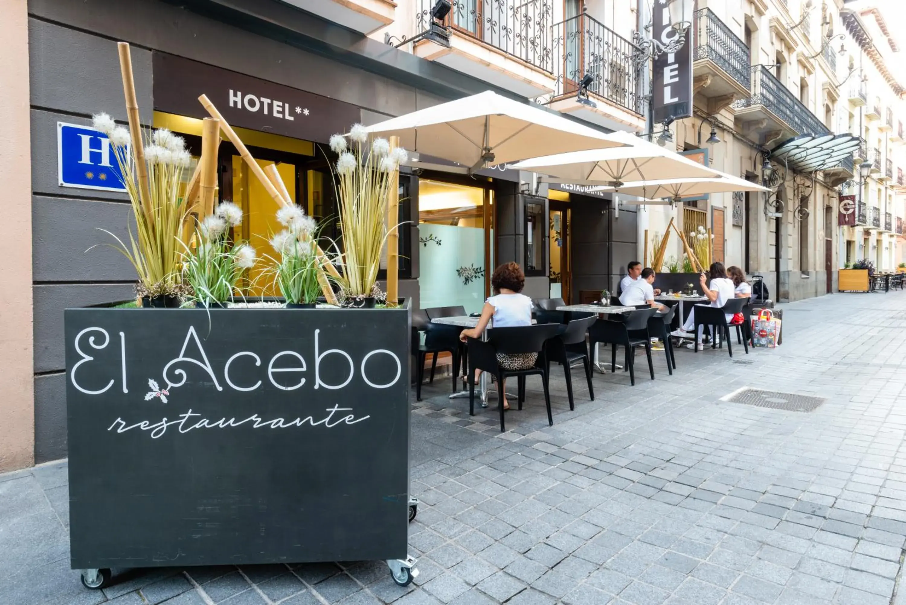 People, Restaurant/Places to Eat in Hotel El Acebo