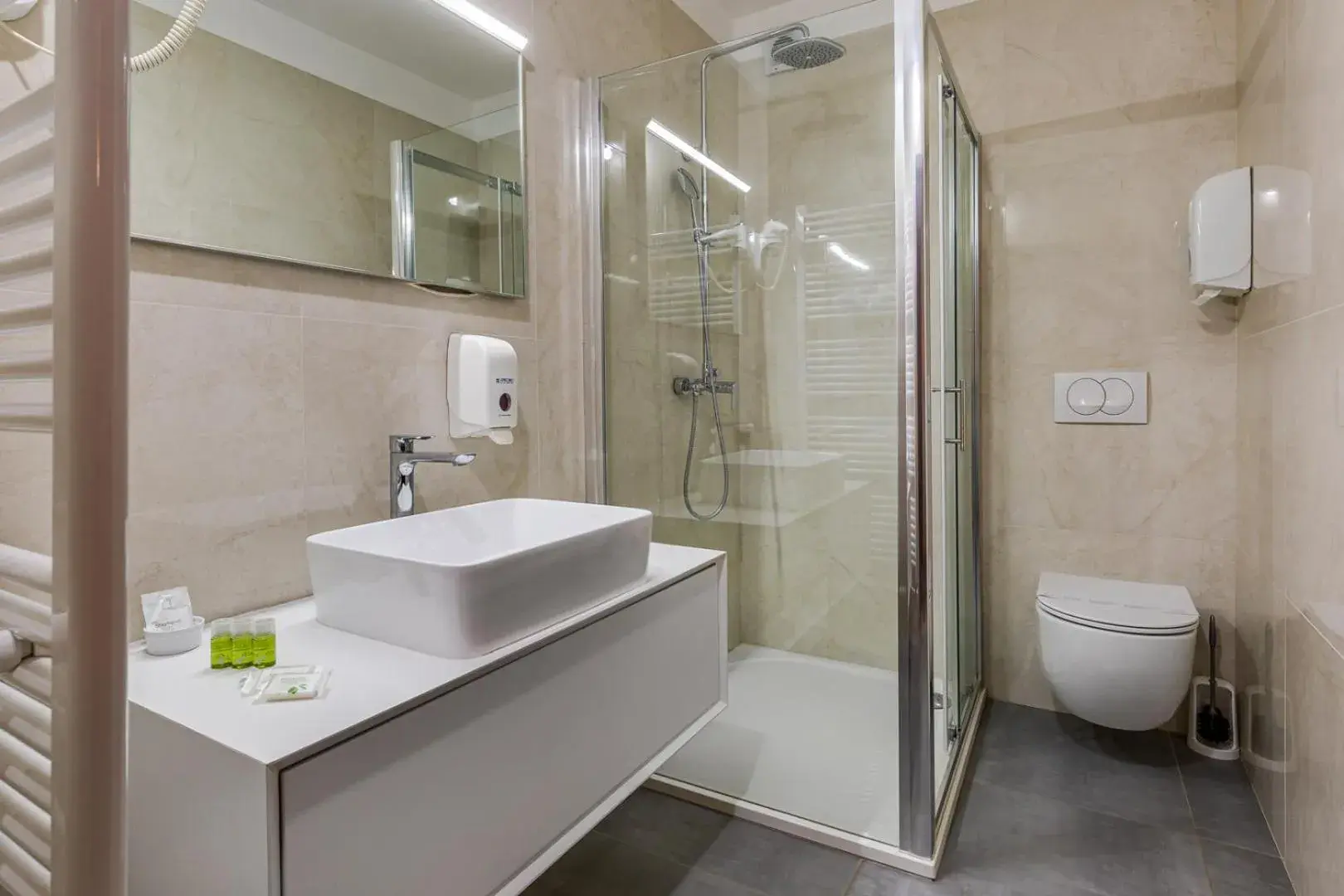 Shower, Bathroom in Hotel Marinko