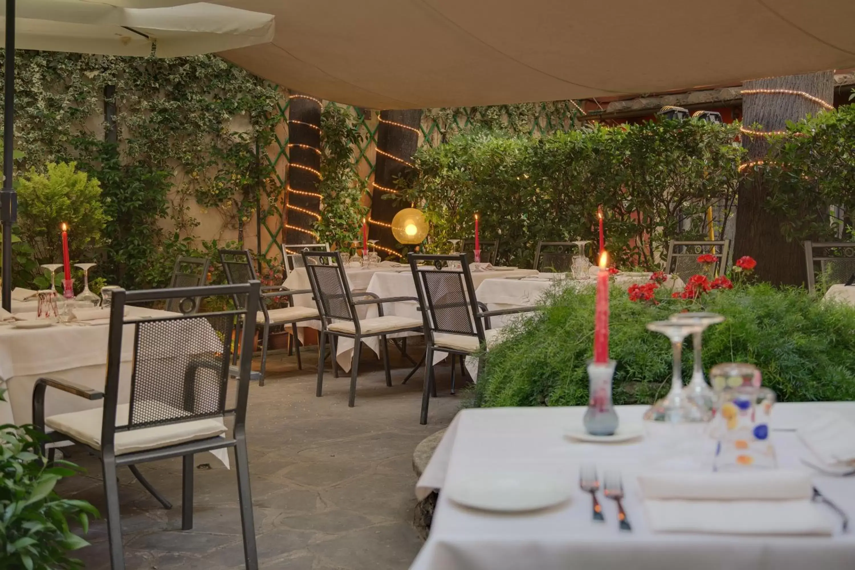 Garden, Restaurant/Places to Eat in Rivoli Boutique Hotel